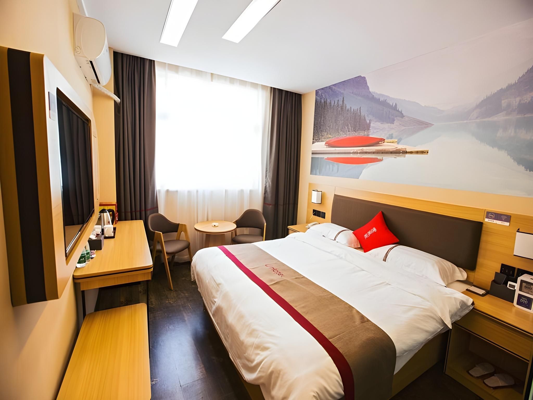 Queen Deluxe Room