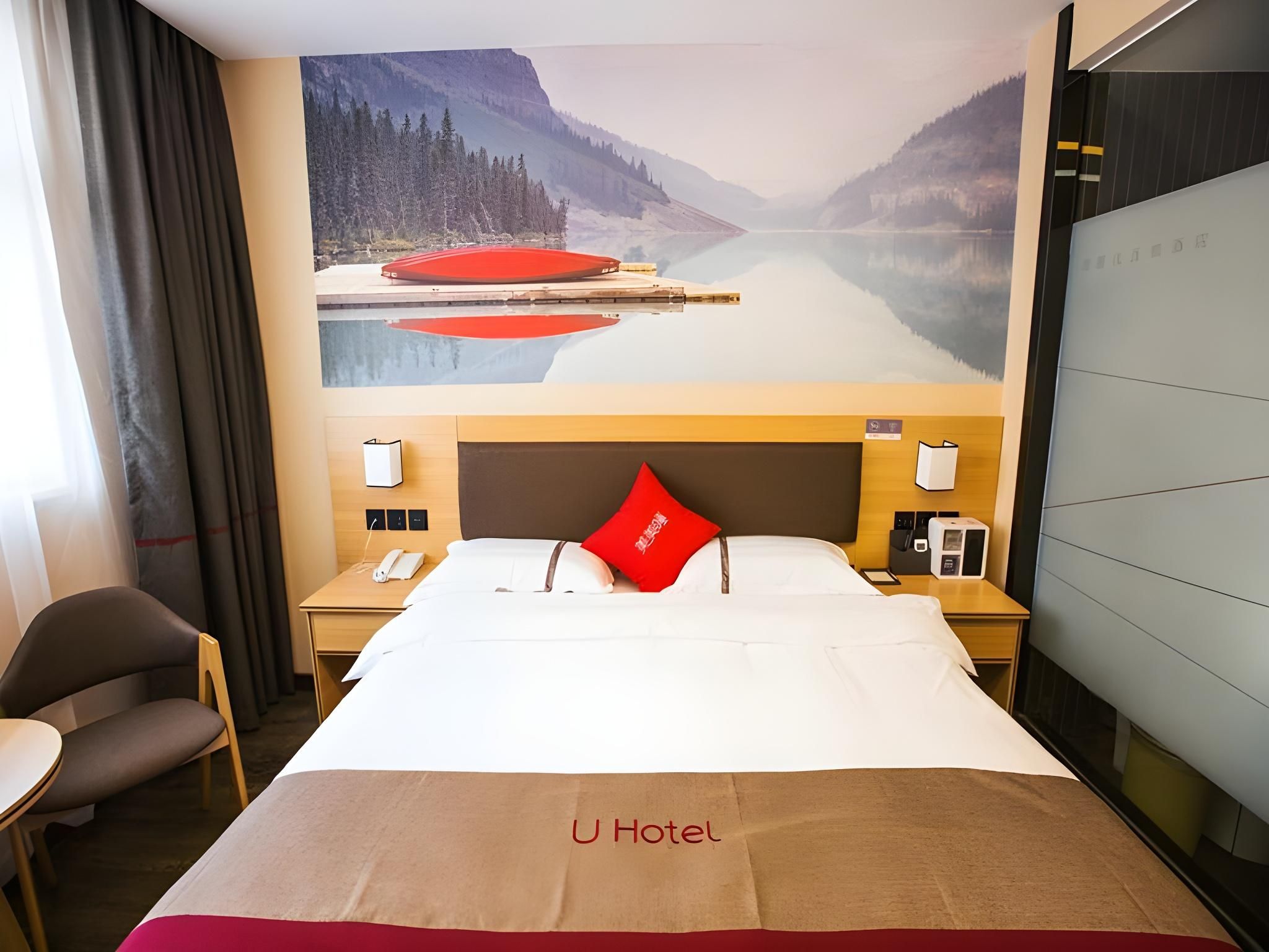 Queen Deluxe Room