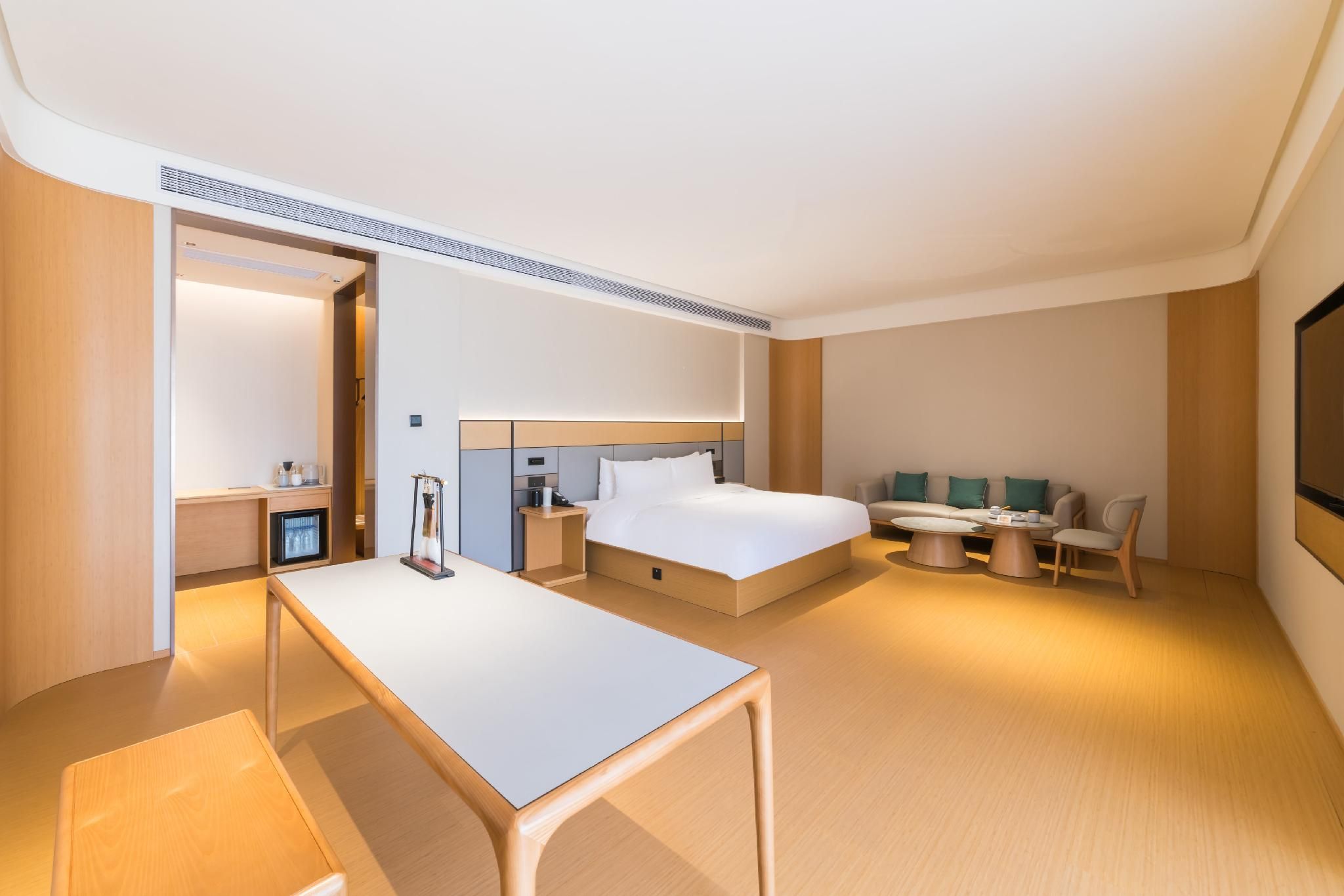 Superior Queen Room with View