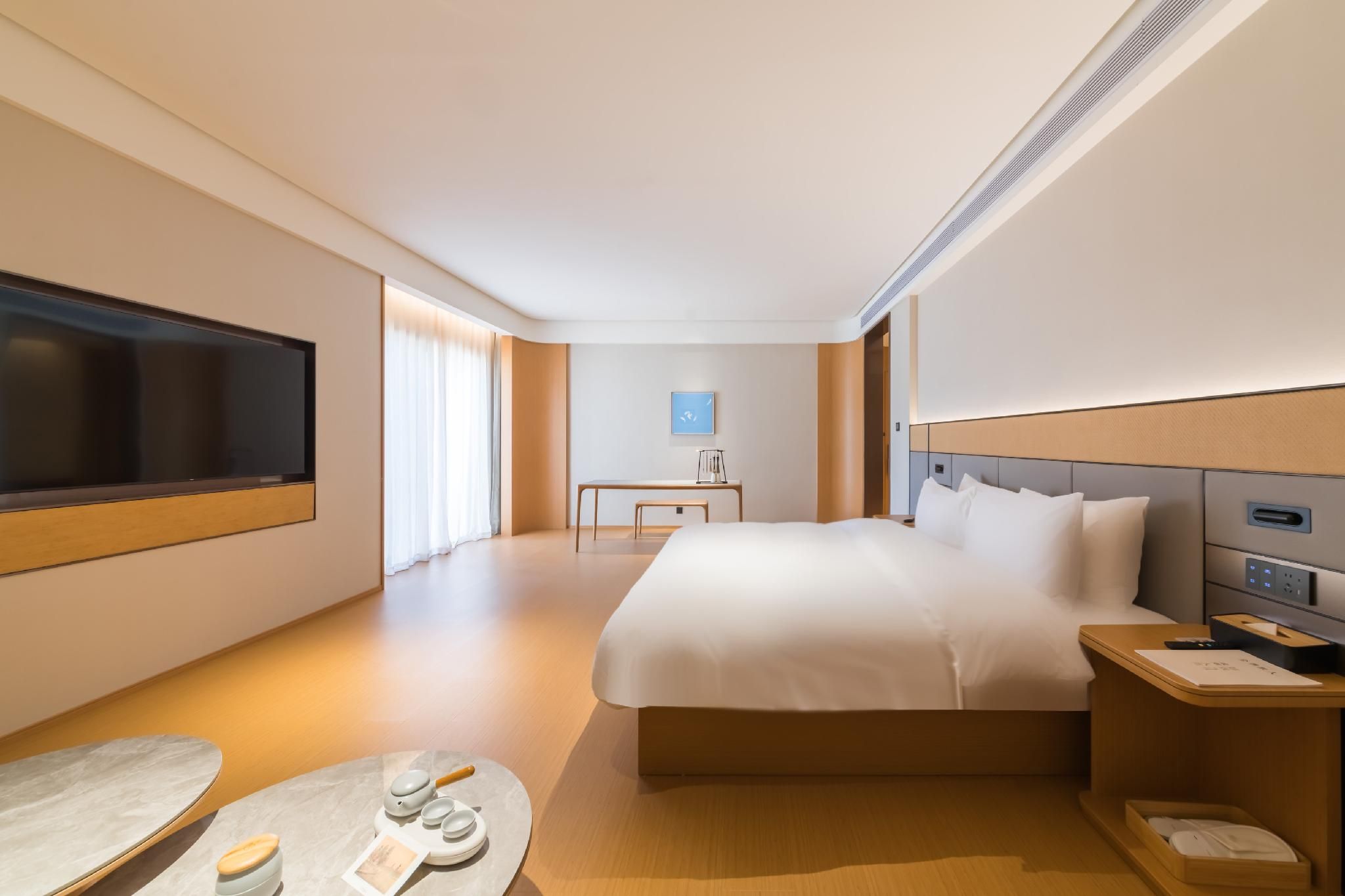 Superior Queen Room with View