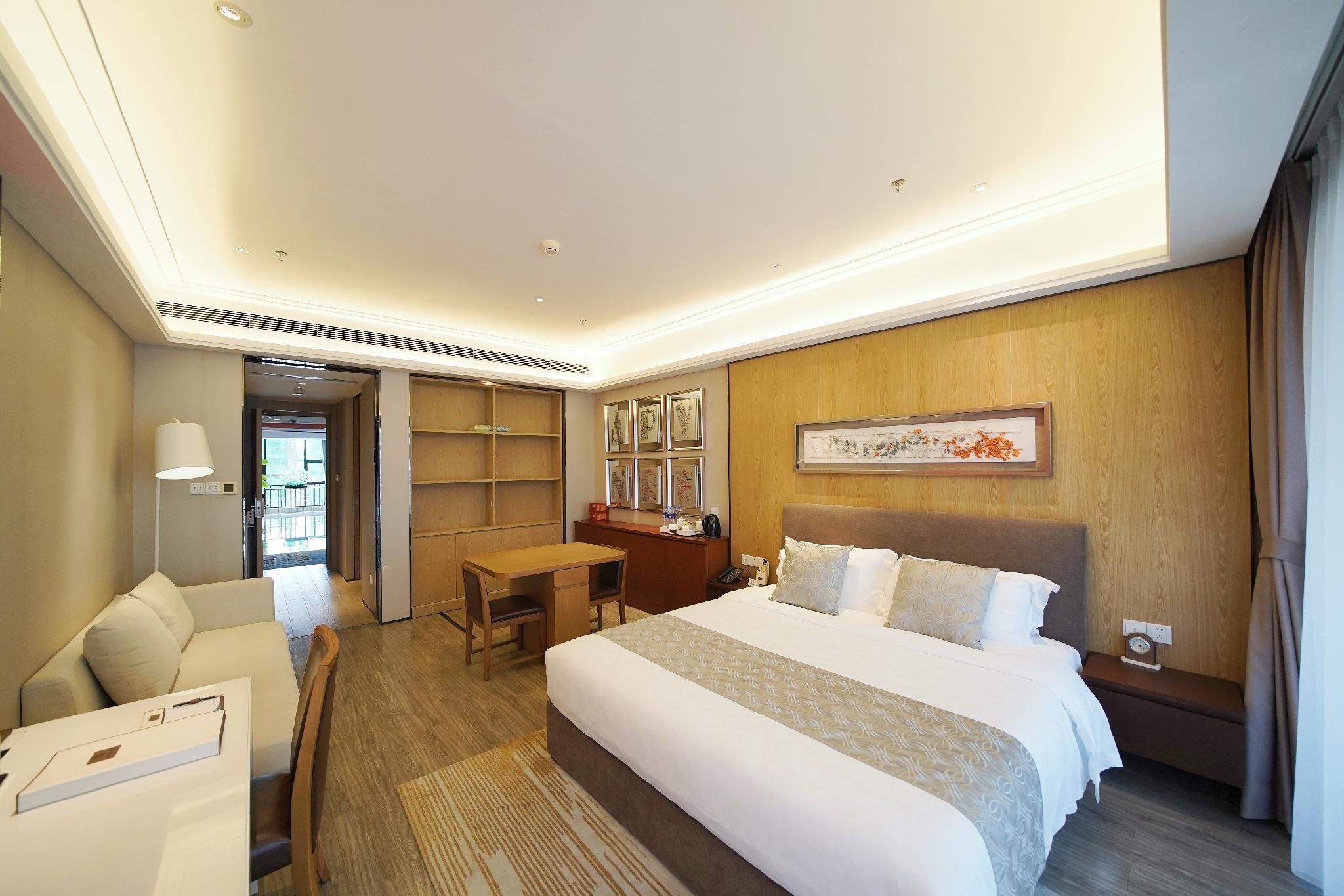 Deluxe King Room with Balcony