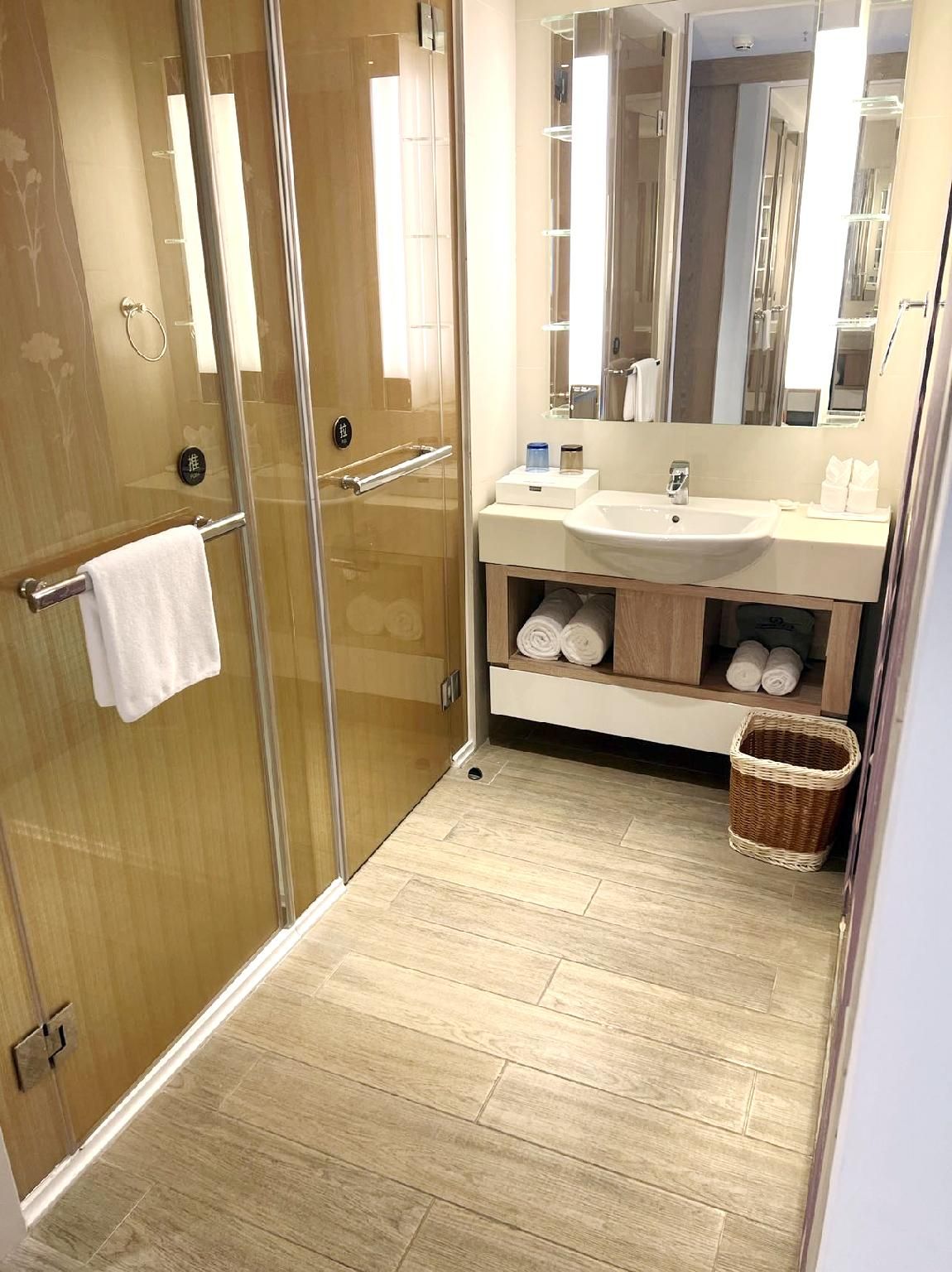 Holiday Inn Superior Room