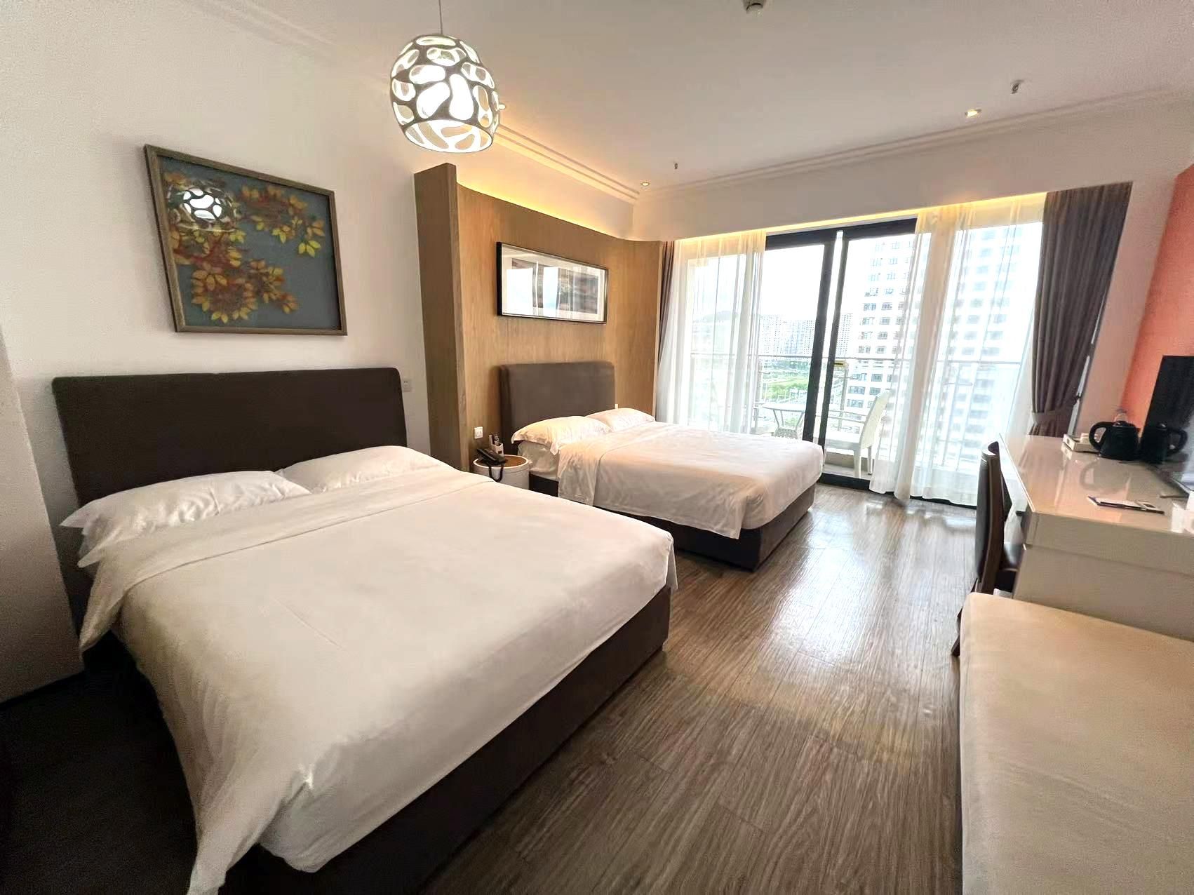 Holiday Inn Deluxe Room