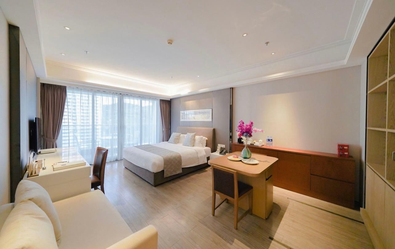 Deluxe King Room with Balcony