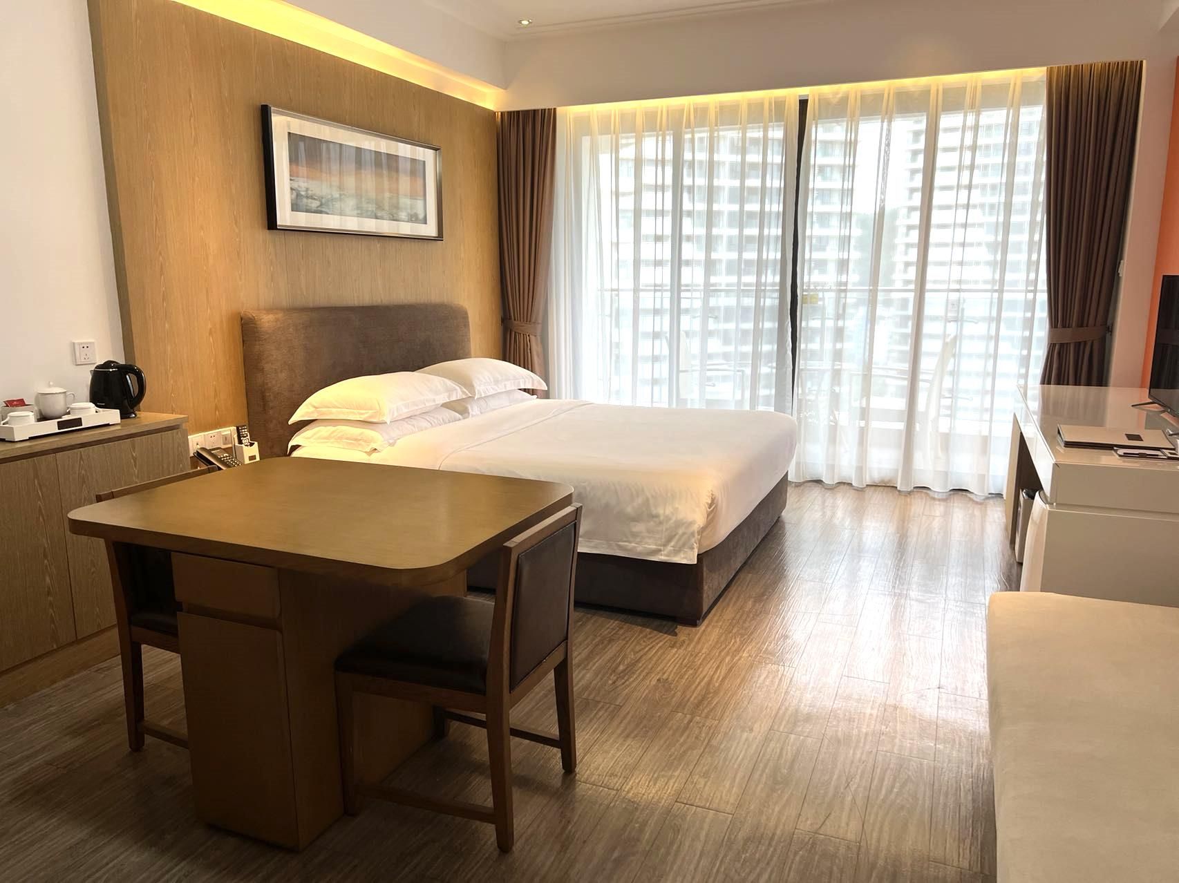 Holiday Inn Superior Room