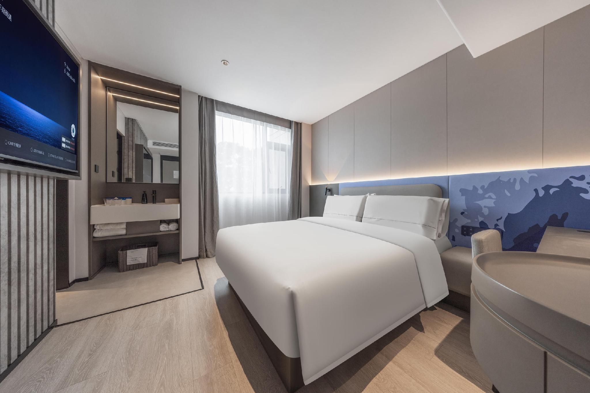 Comfort Queen Room