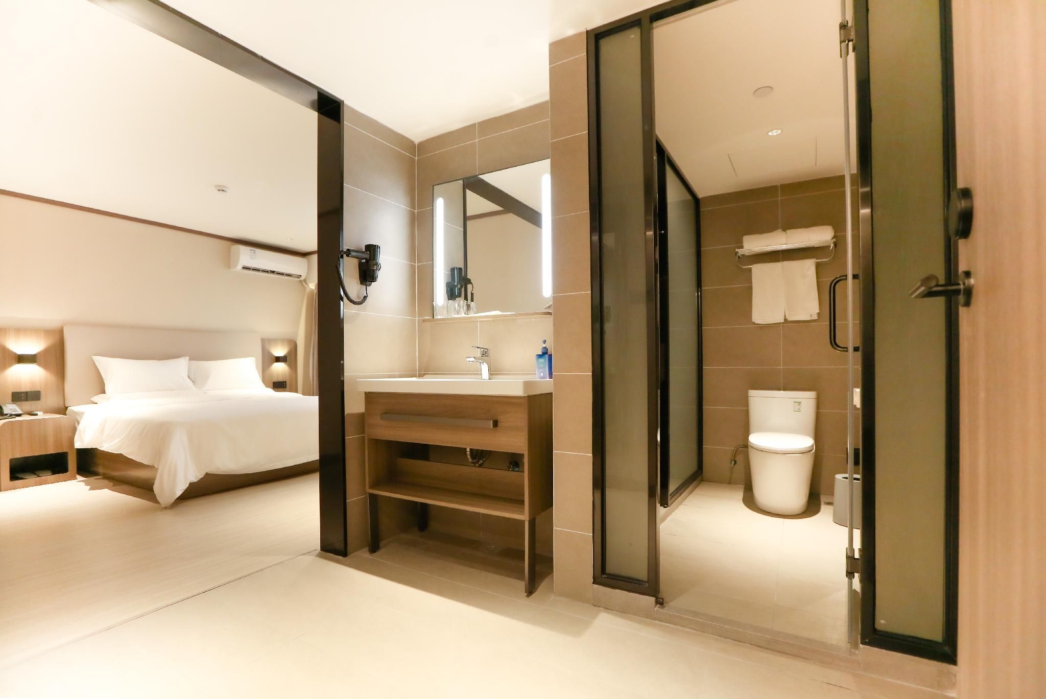 Huazhu - Room With Bed