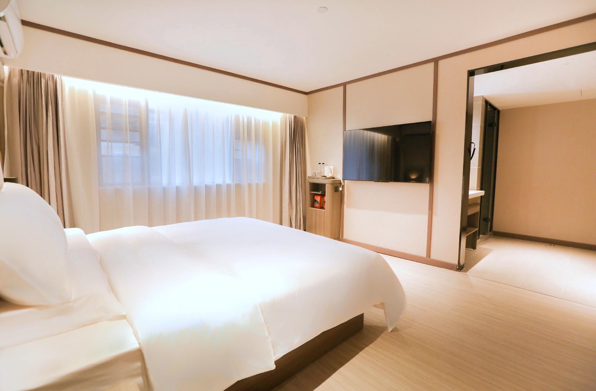Huazhu - Room With Bed