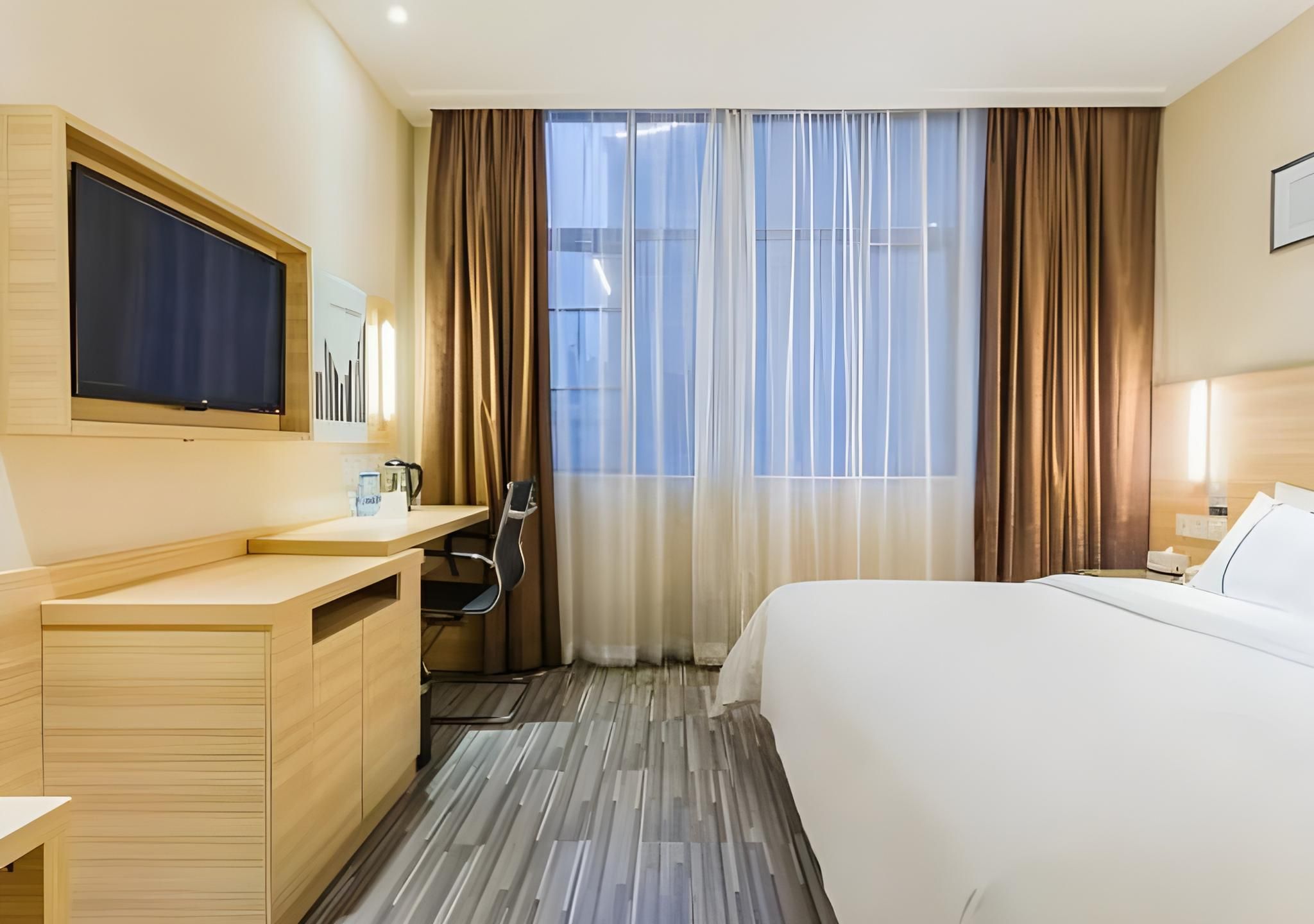 Business Queen Room