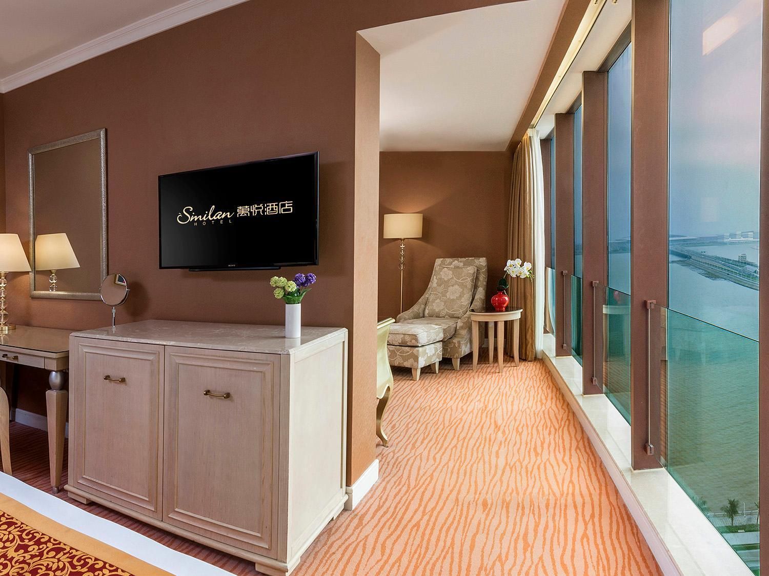 Standard King Bed Room