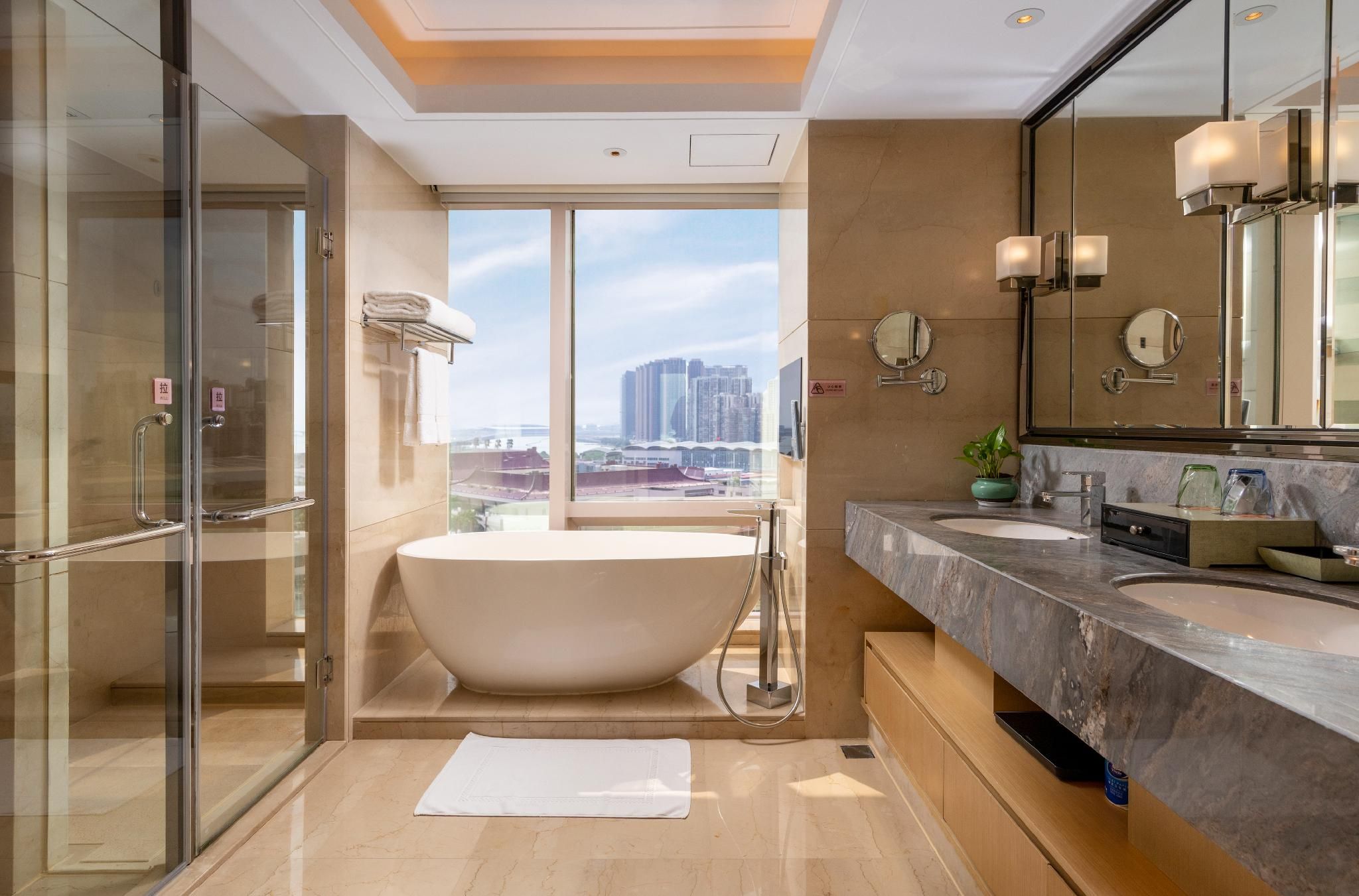 1 King Bed Business Room City View Non-Smoking