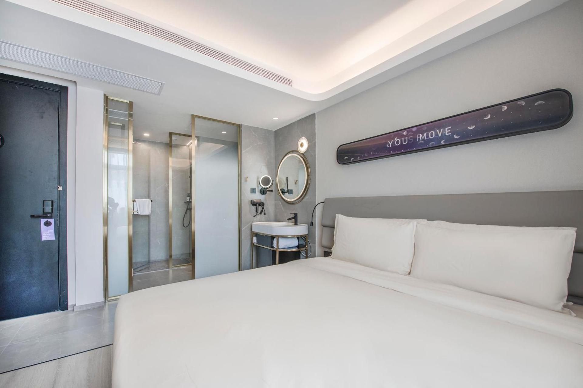 Comfort Queen Room
