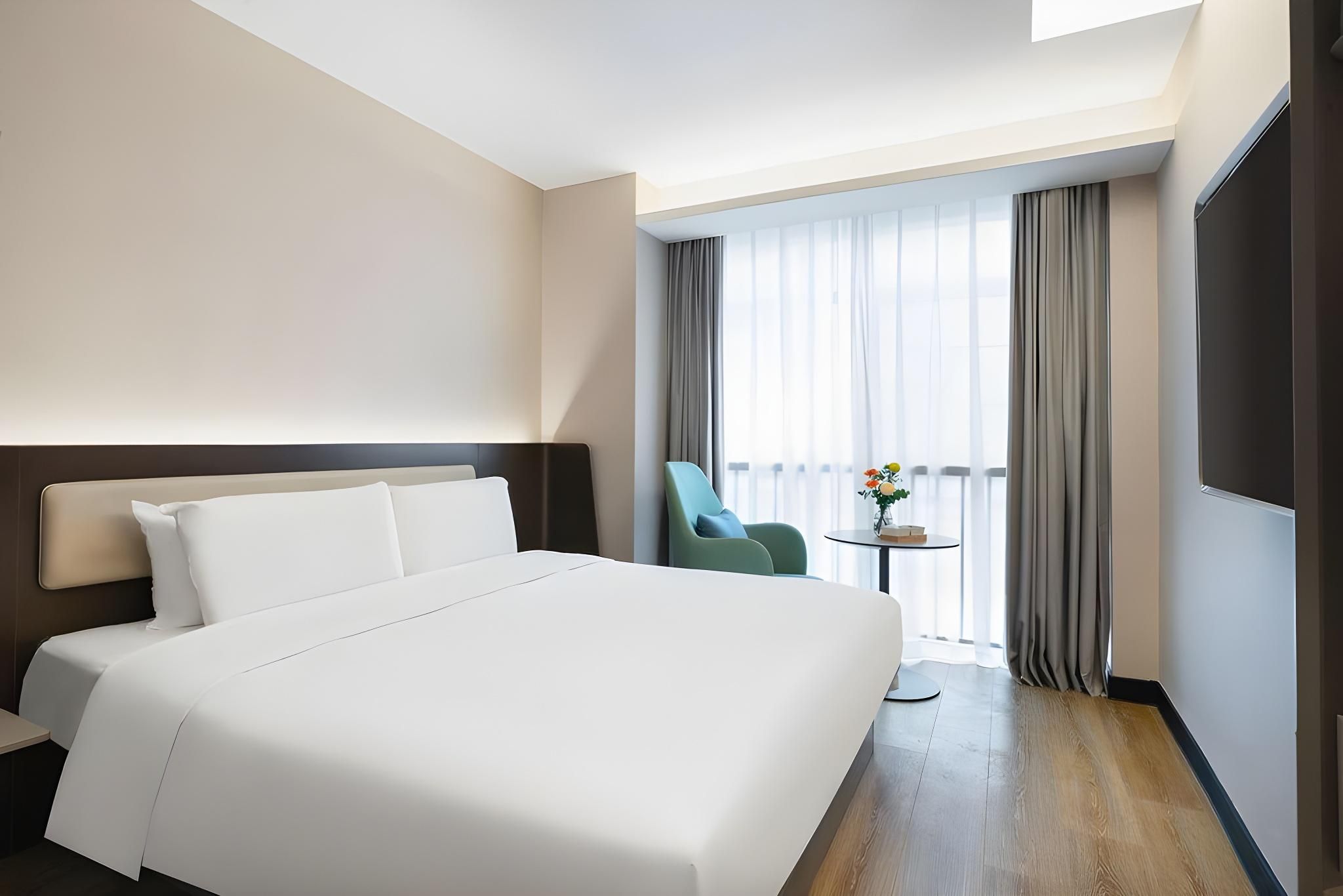 Hotel Queen Room
