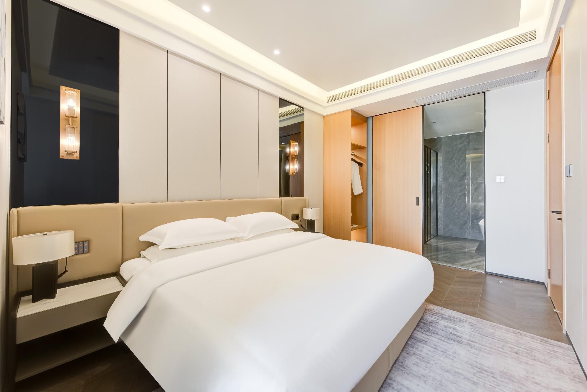 3-Bedroom Executive Suite with 2 Bathrooms