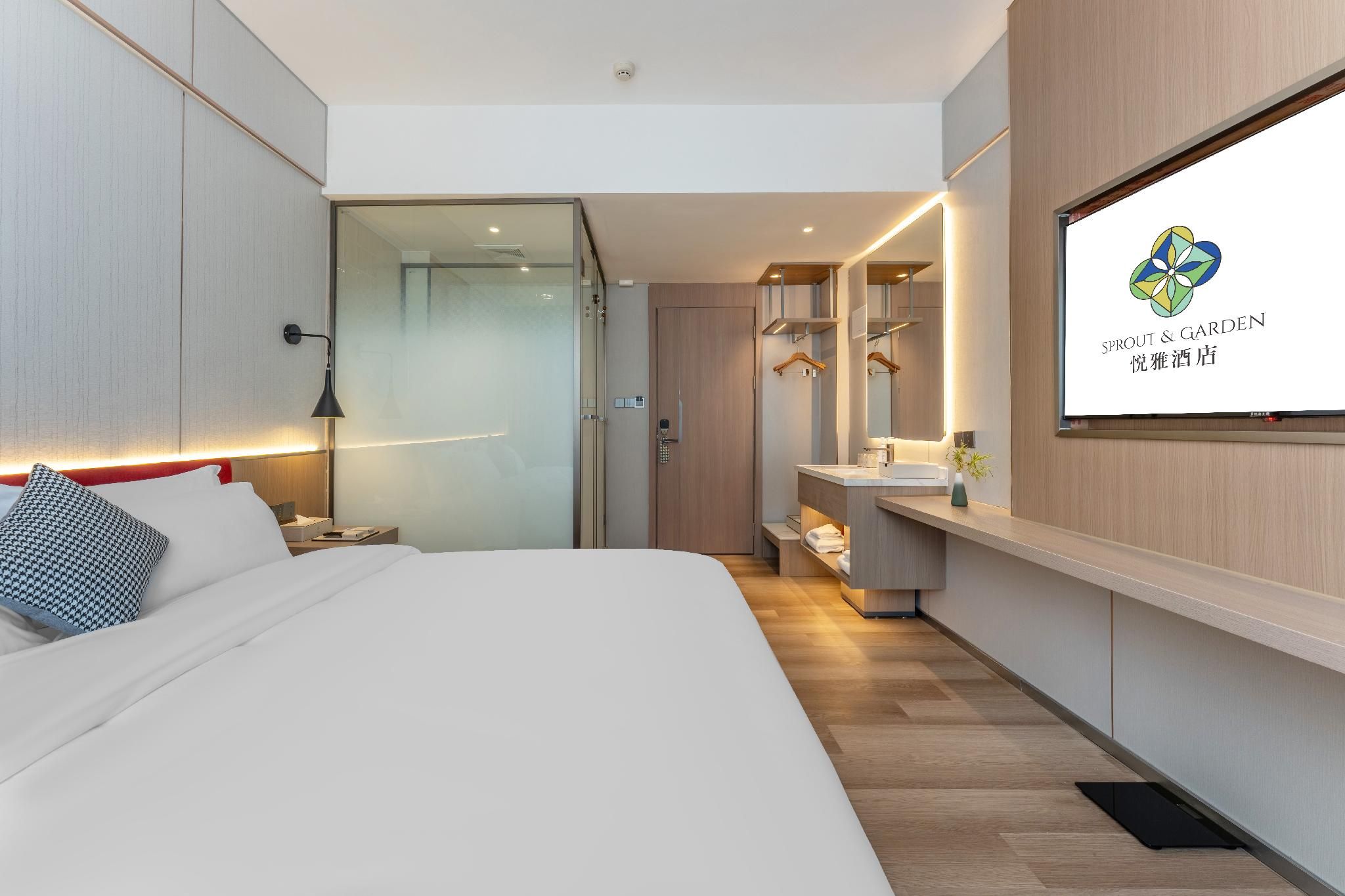 Deluxe Room Queen