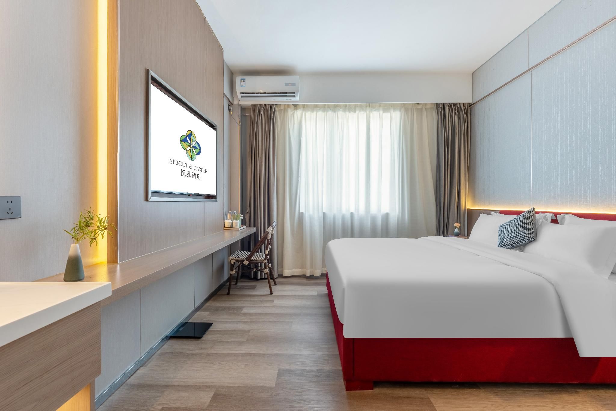 Deluxe Room Queen
