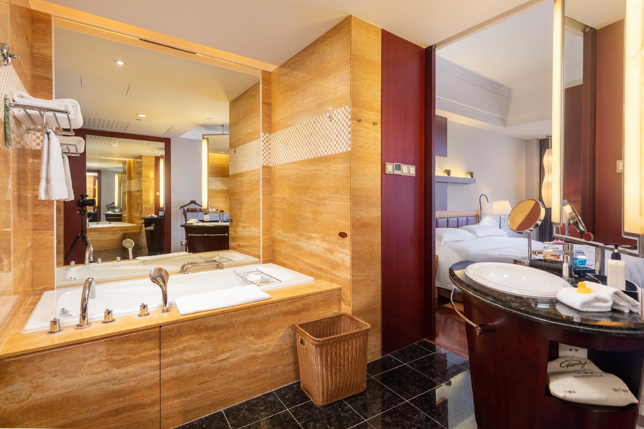 Executive King Bed Room with View of Hong Kong-Zhuhai-Macau Bridge