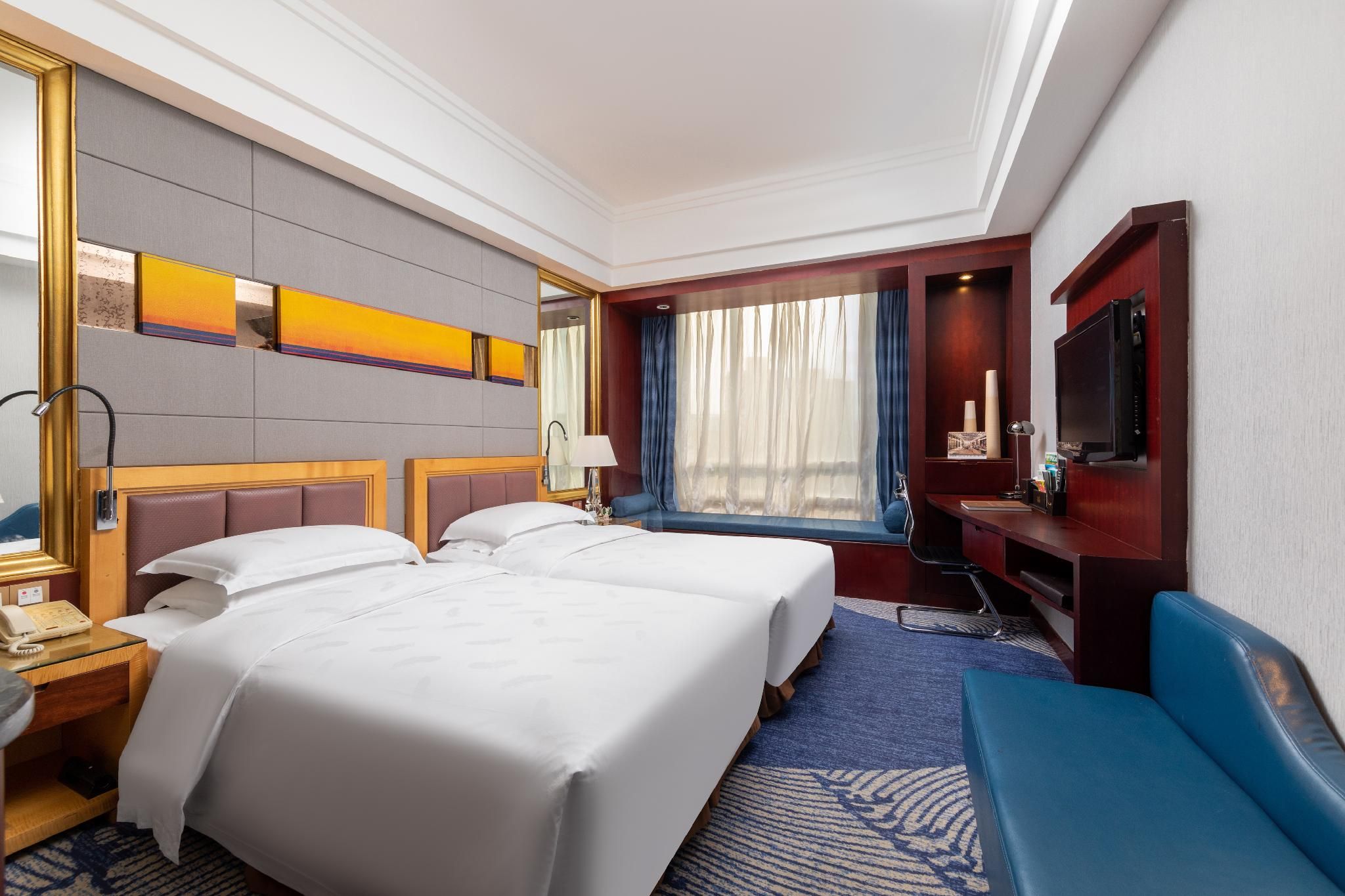 Deluxe City View Twin Bed Room