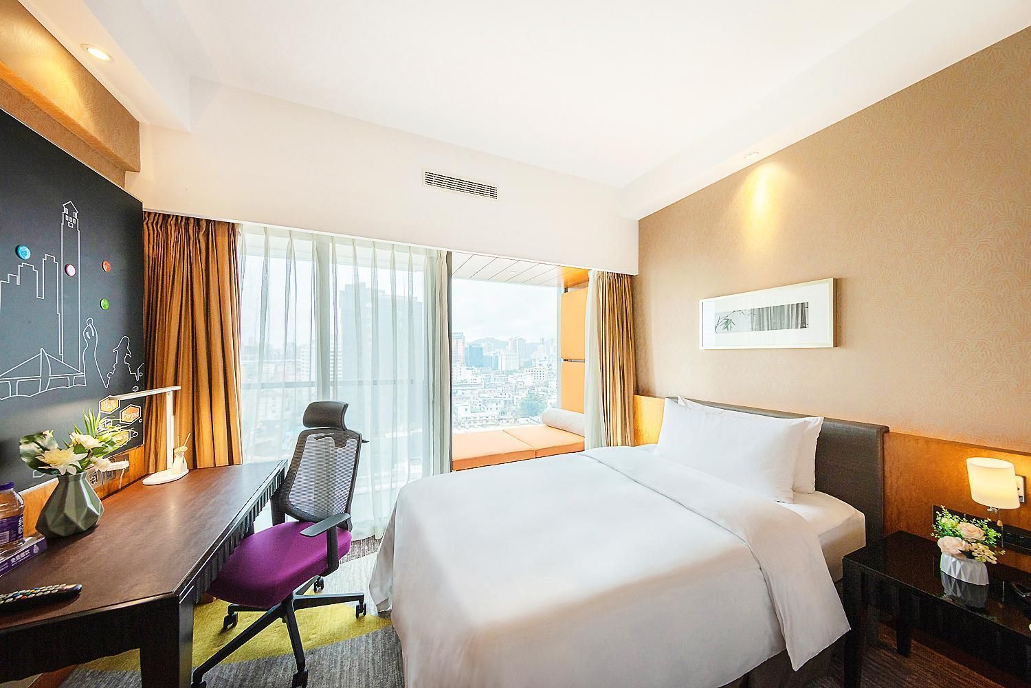 Deluxe Room with 1 King Bed