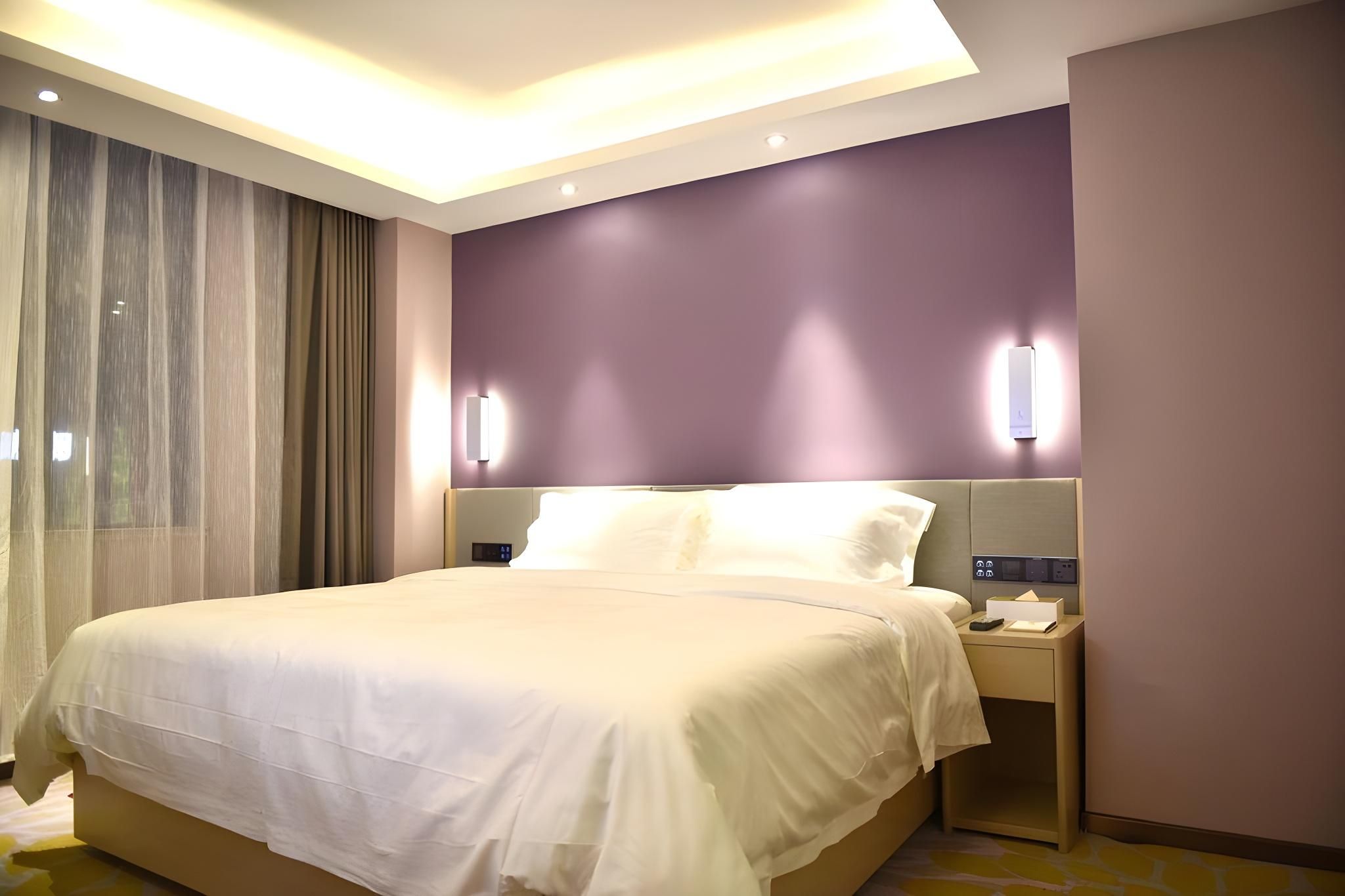 Standard Queen Size Bed Room