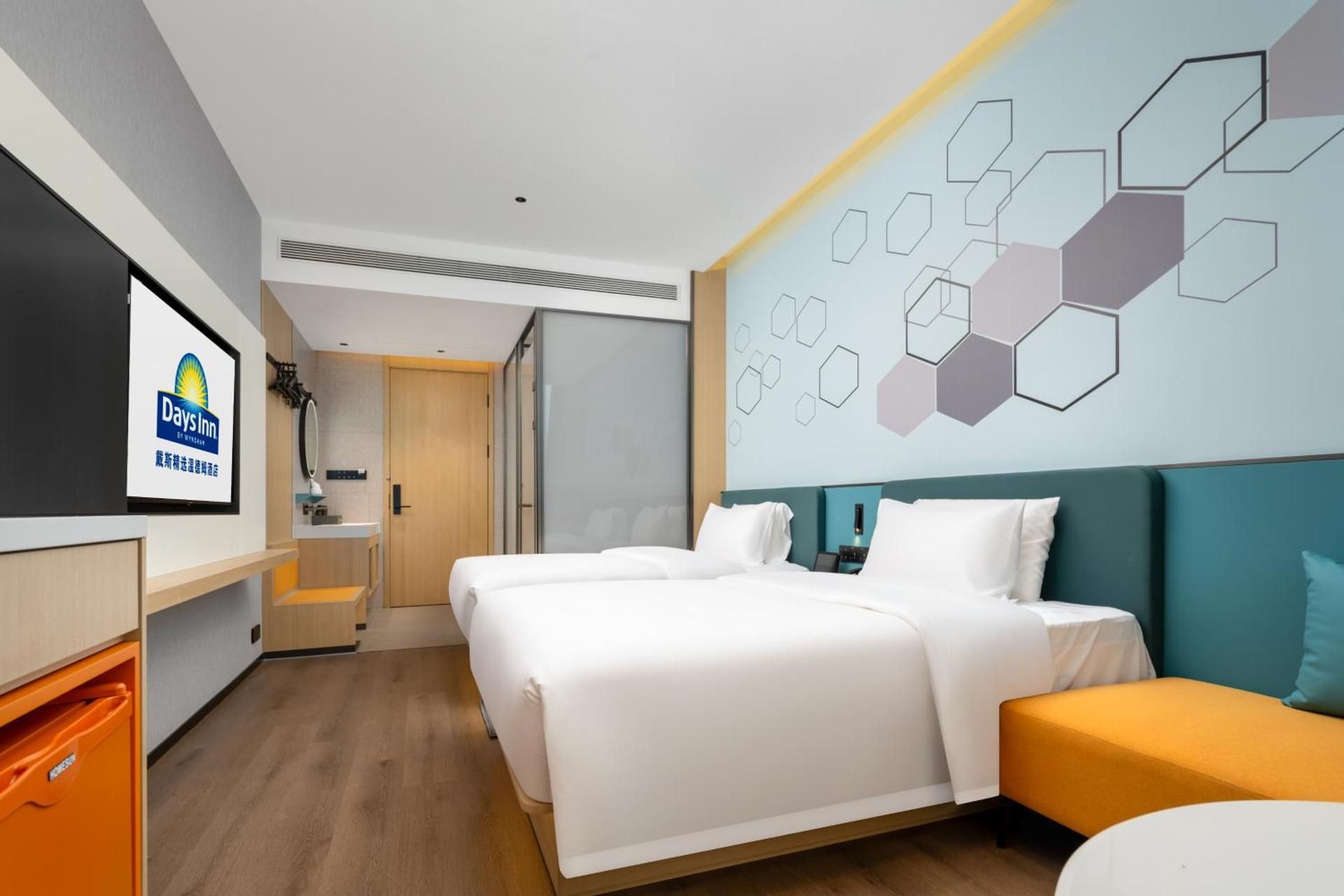 Single Room with Two Single Beds and City View - Smoking