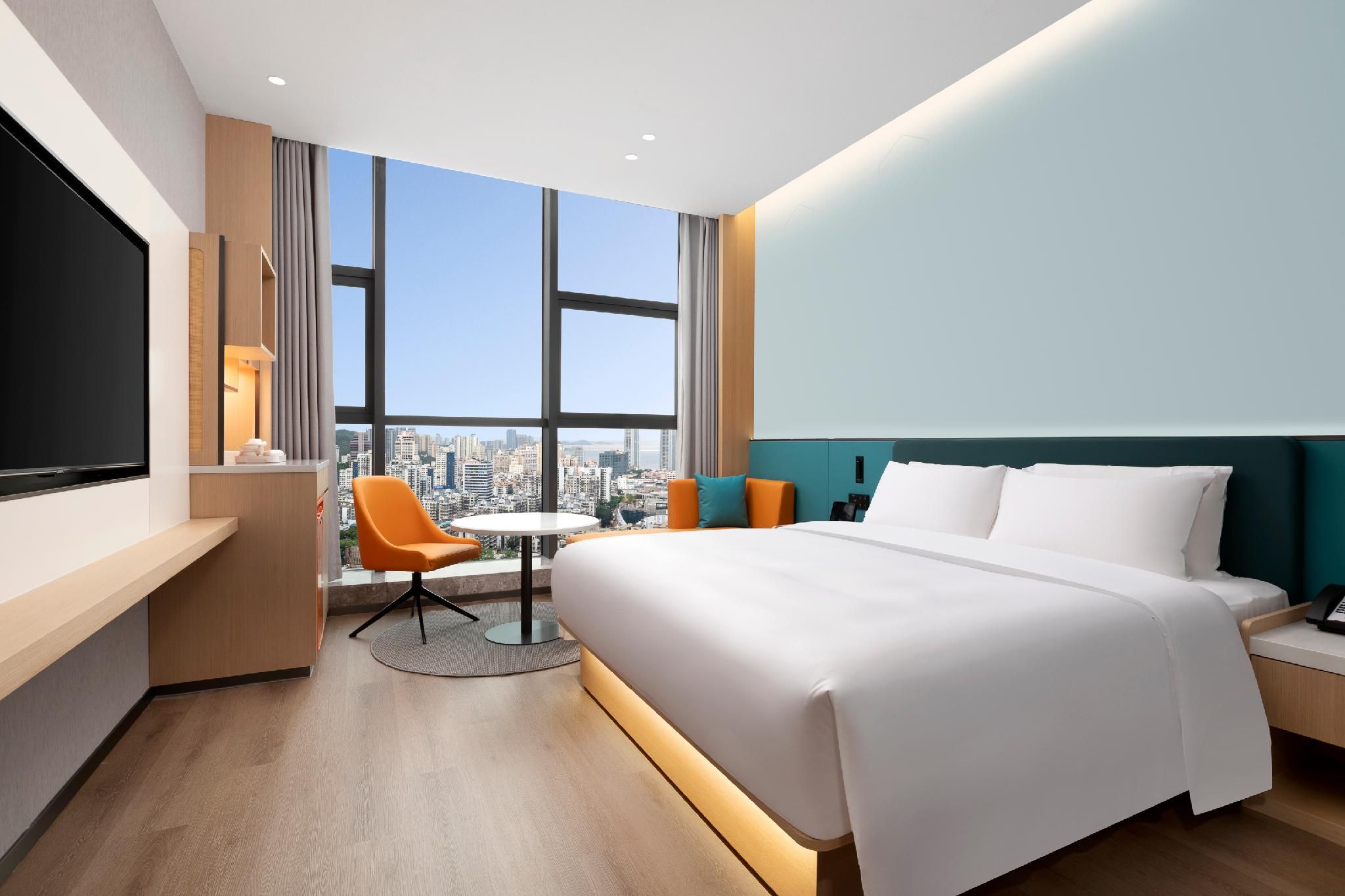 1 King Bed, City View, Non-Smoking