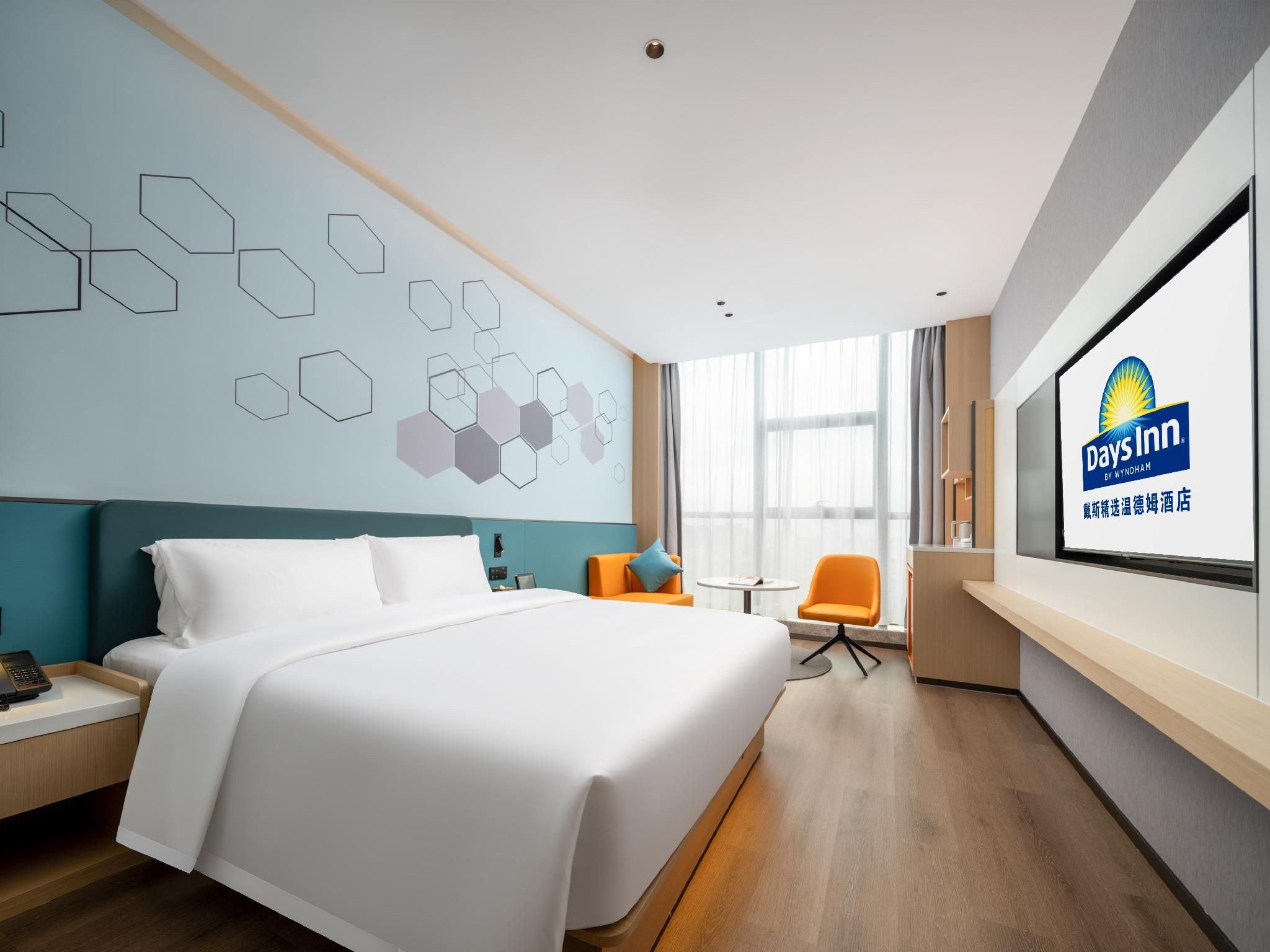 1 King Bed, City View, Non-Smoking