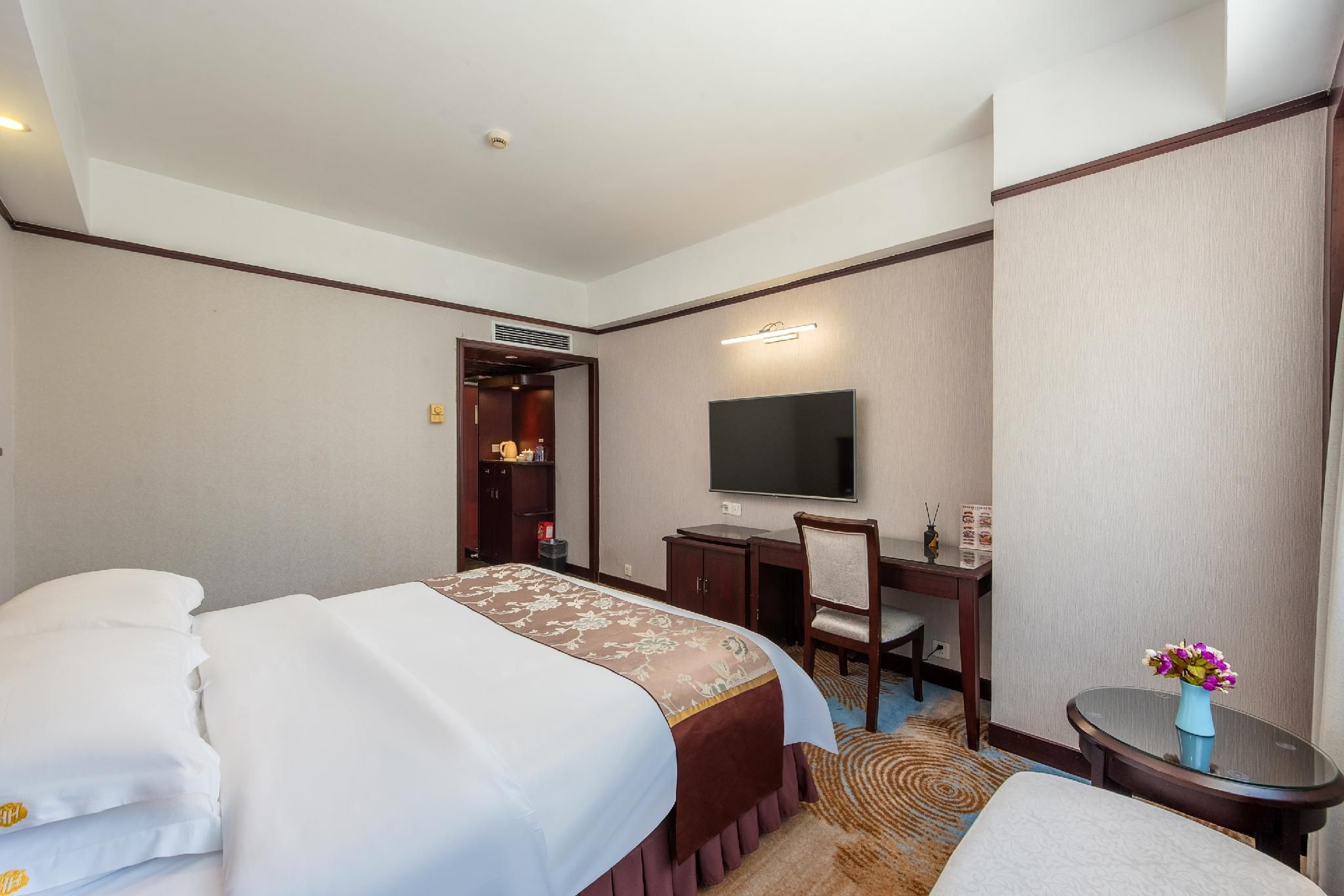 Standard Queen Room