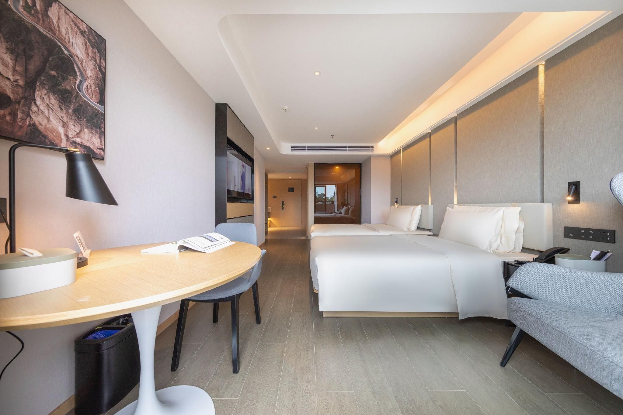 Executive Twin Room with Balcony and Sea View