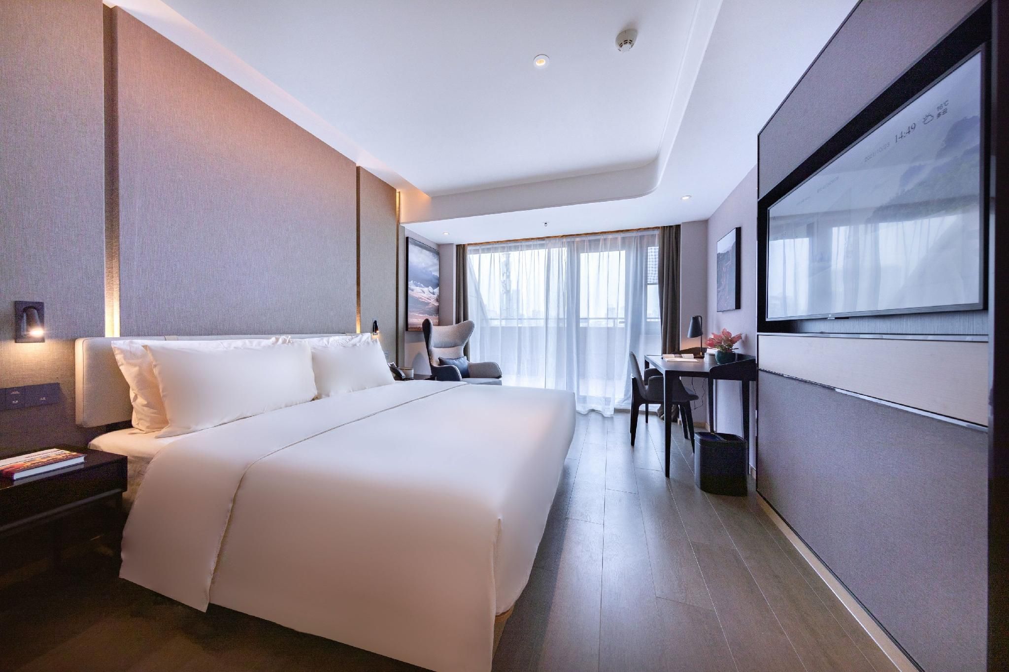 Executive King Room with Balcony and Sea View