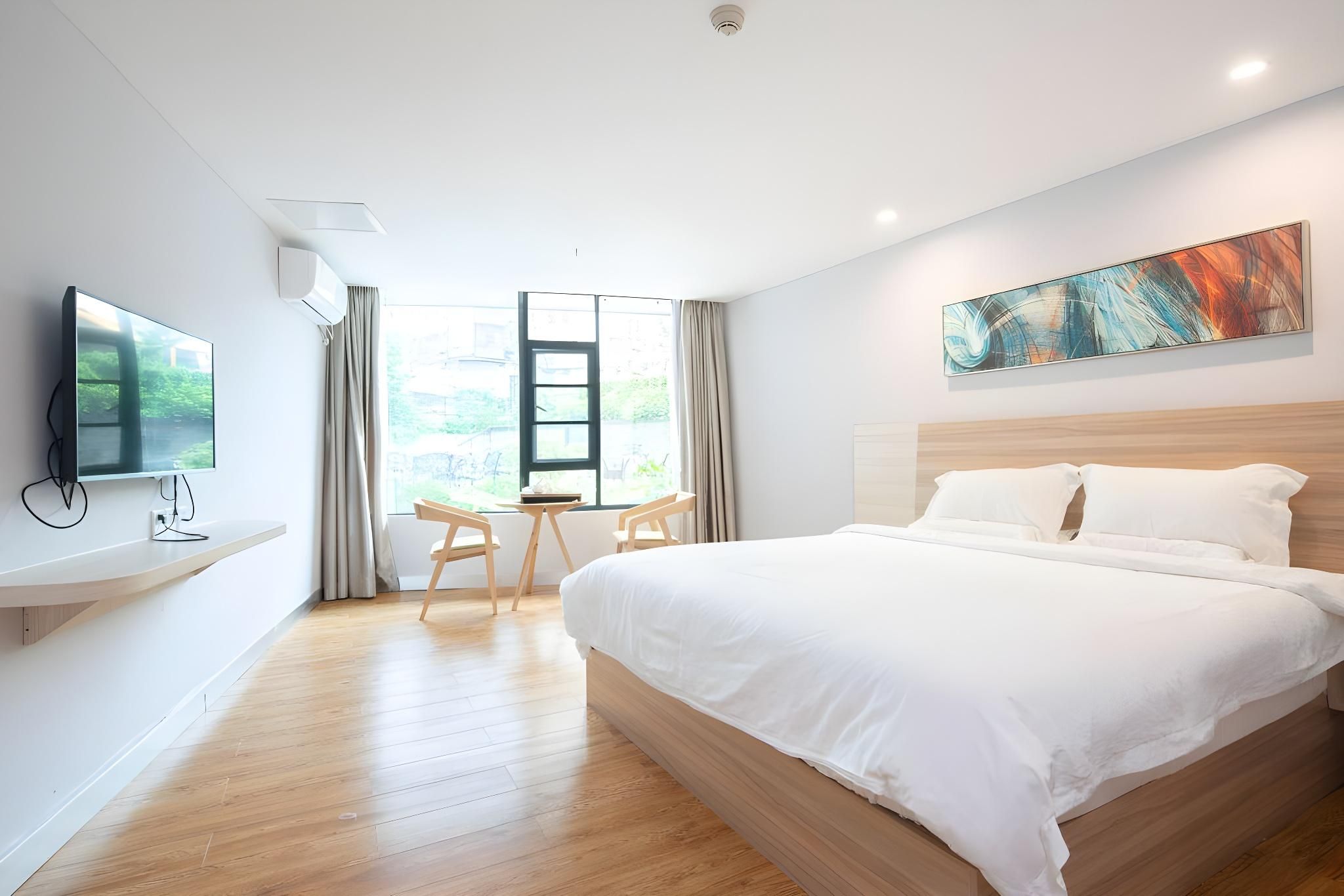 Queen Room Garden View