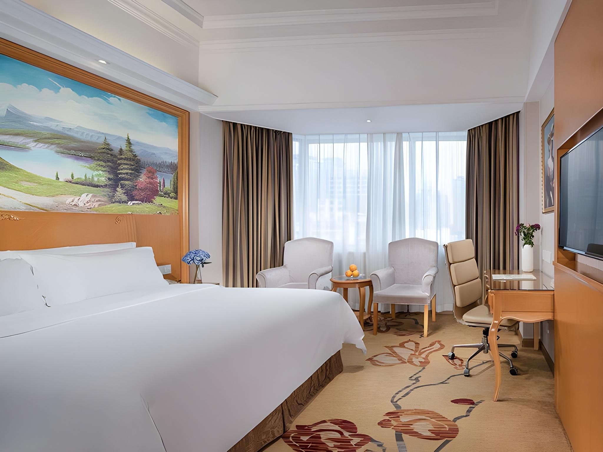 Vienna International Hotel Zhuhai Qinlv Middle Road Haibin Vienna - ZHENLI 1 Bed Room