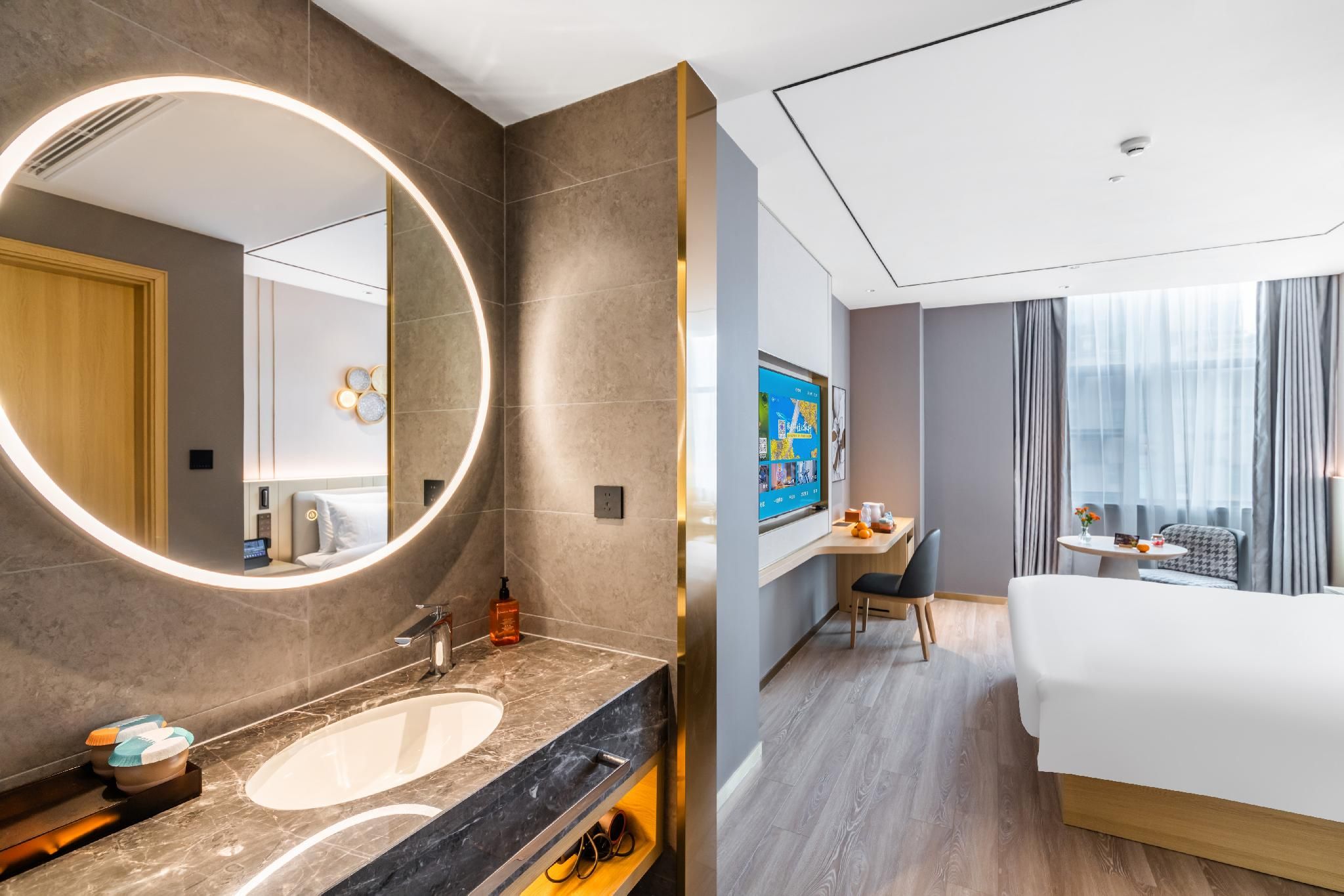 Orange Hotel Zhuhai Qinglv Middle Road Sun Moon Shell Seaview Huazhu - Deluxe Bed Room With View 2