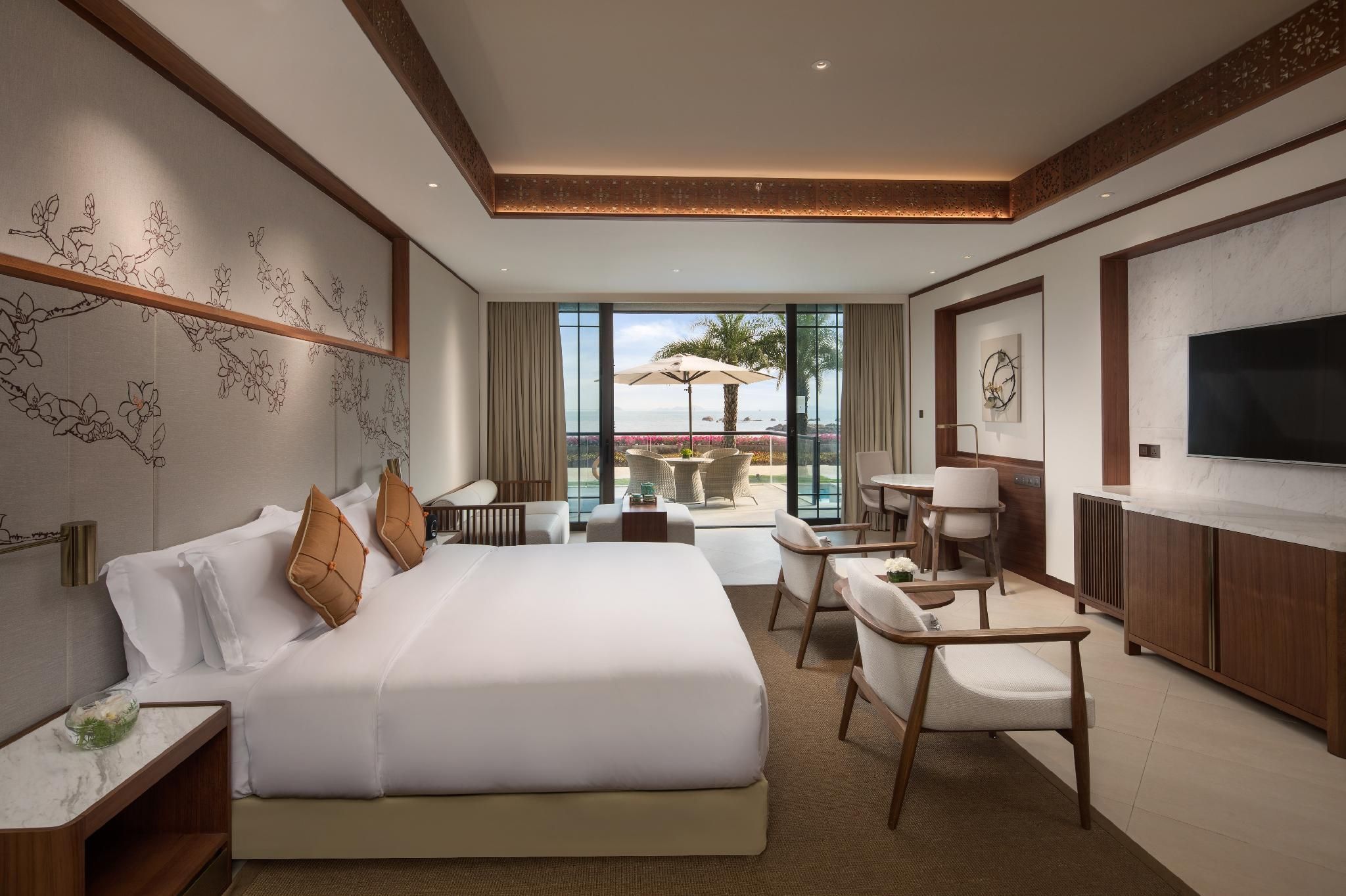 Grand Premier Canal View Room with King Bed