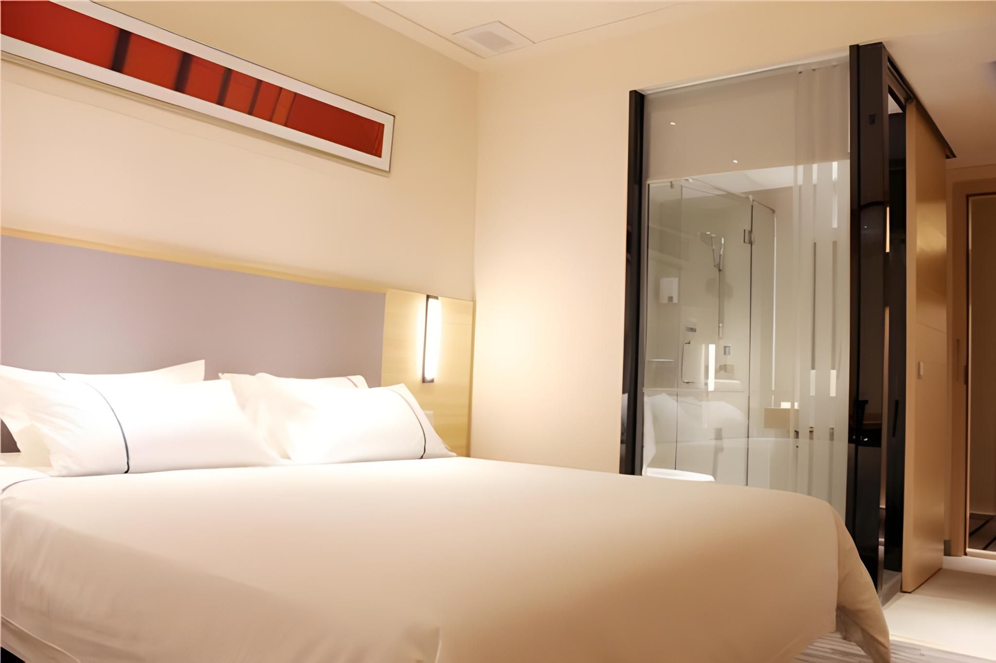 Business Queen Room