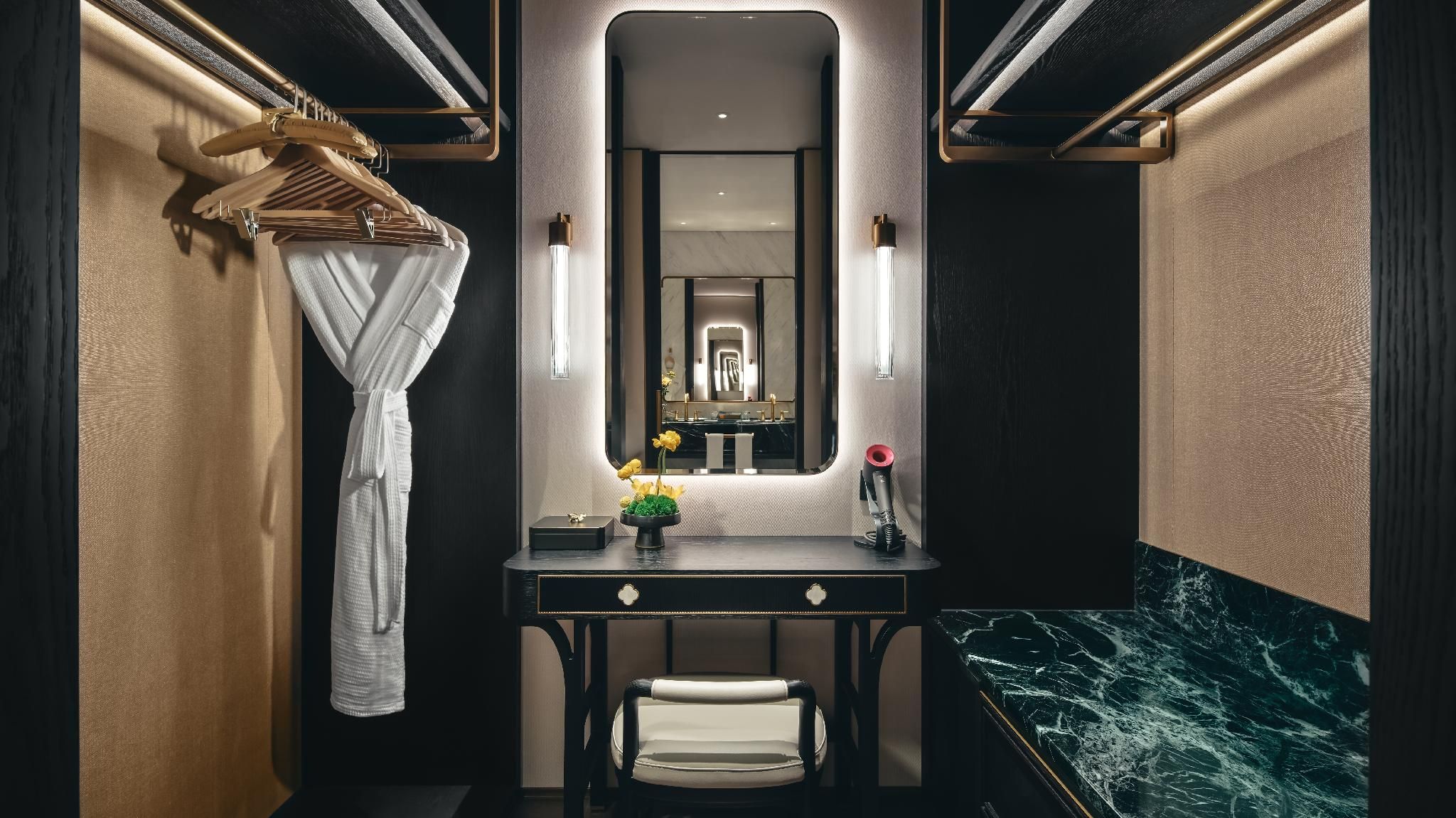 Mountain Premium Room 2 Queens Non-Smoking