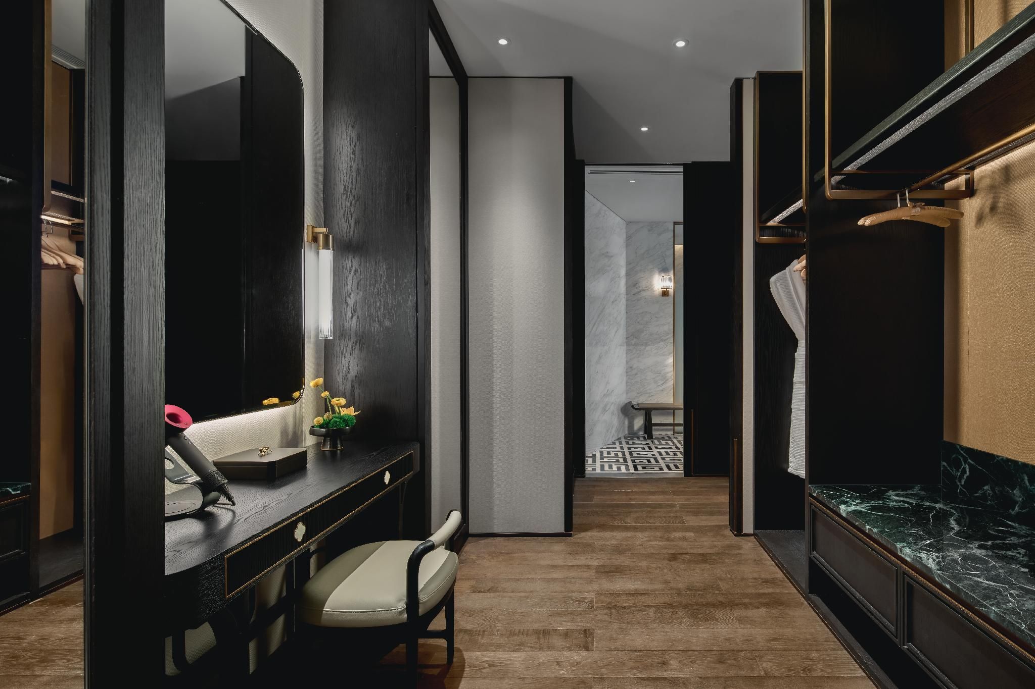 Deluxe Suite - Balcony