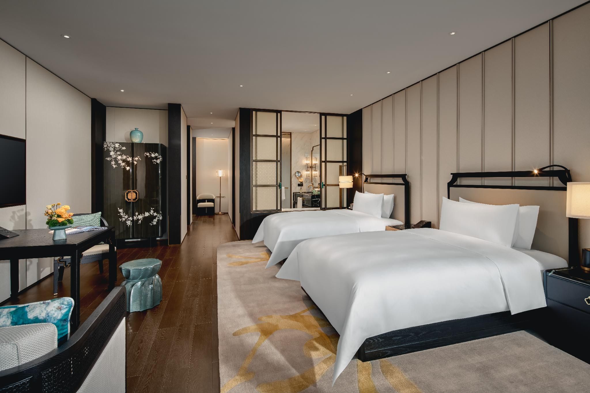 Mountain Luxury Room 2 Queens Non-Smoking