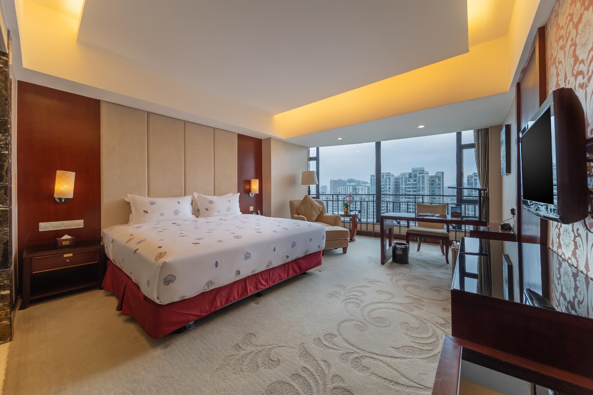 Deluxe - 1 King Bed