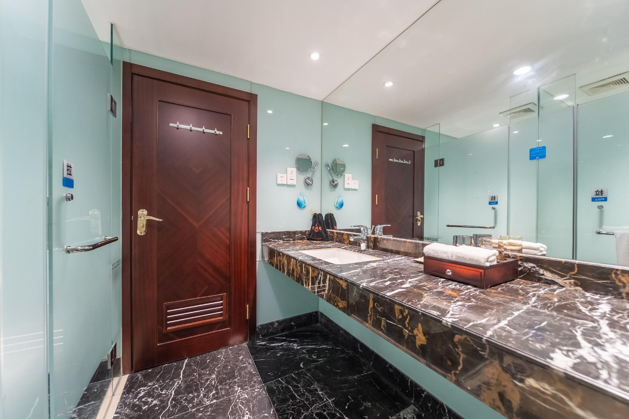 Deluxe Twin - Check-In After 2PM