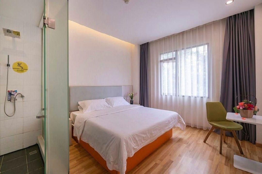 Economy Room