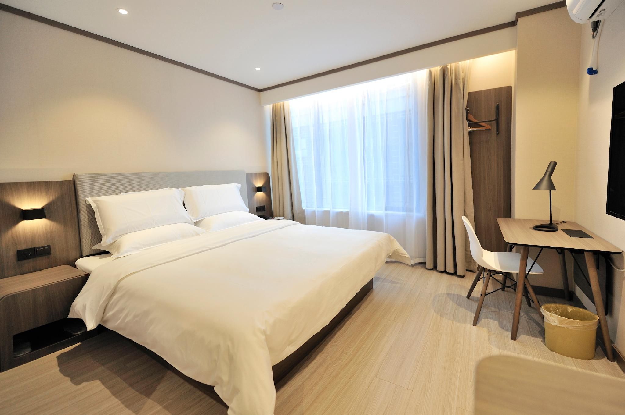 Business Queen Bed Room