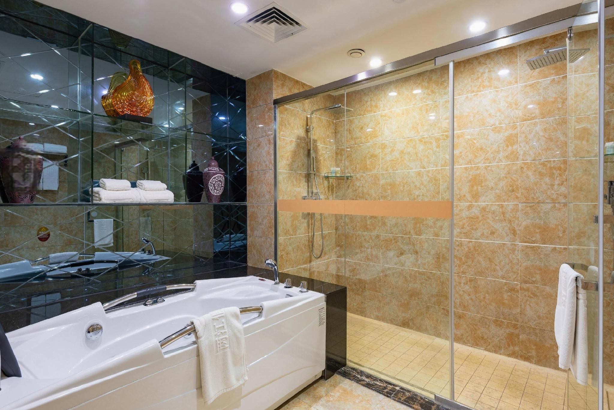 Rezen - Superior Executive Suite