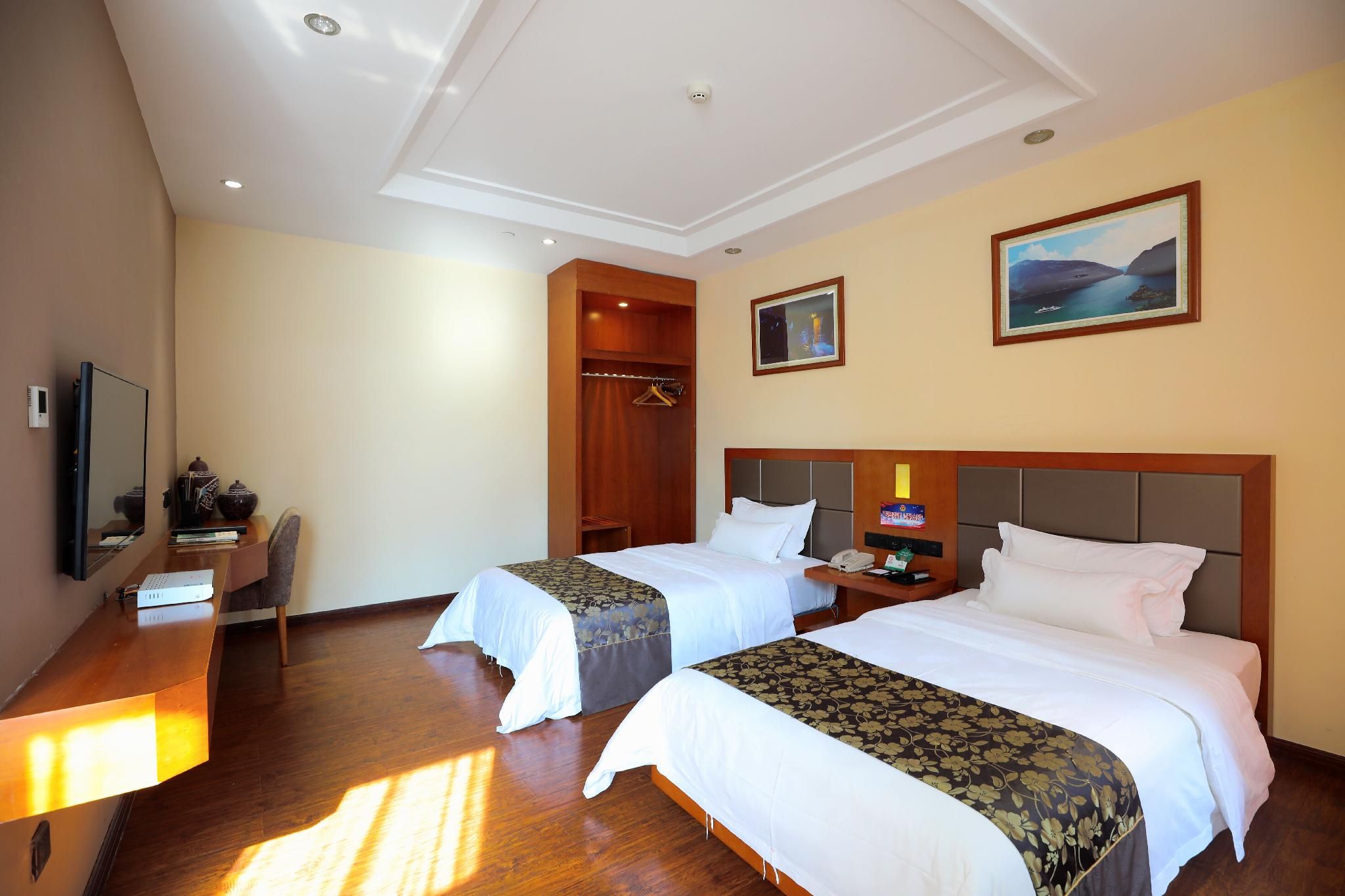 Rezen Hotel Pengshui River & Holiday Rezen - Youxiang Twin Room with Mountain View