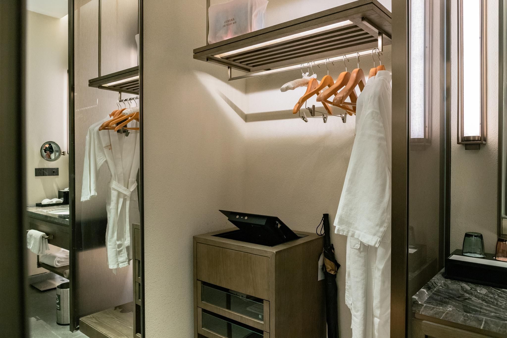 Steigenberger Hotel SUNAC Chongqing Deluxe 1 Bed Room with Balcony 3