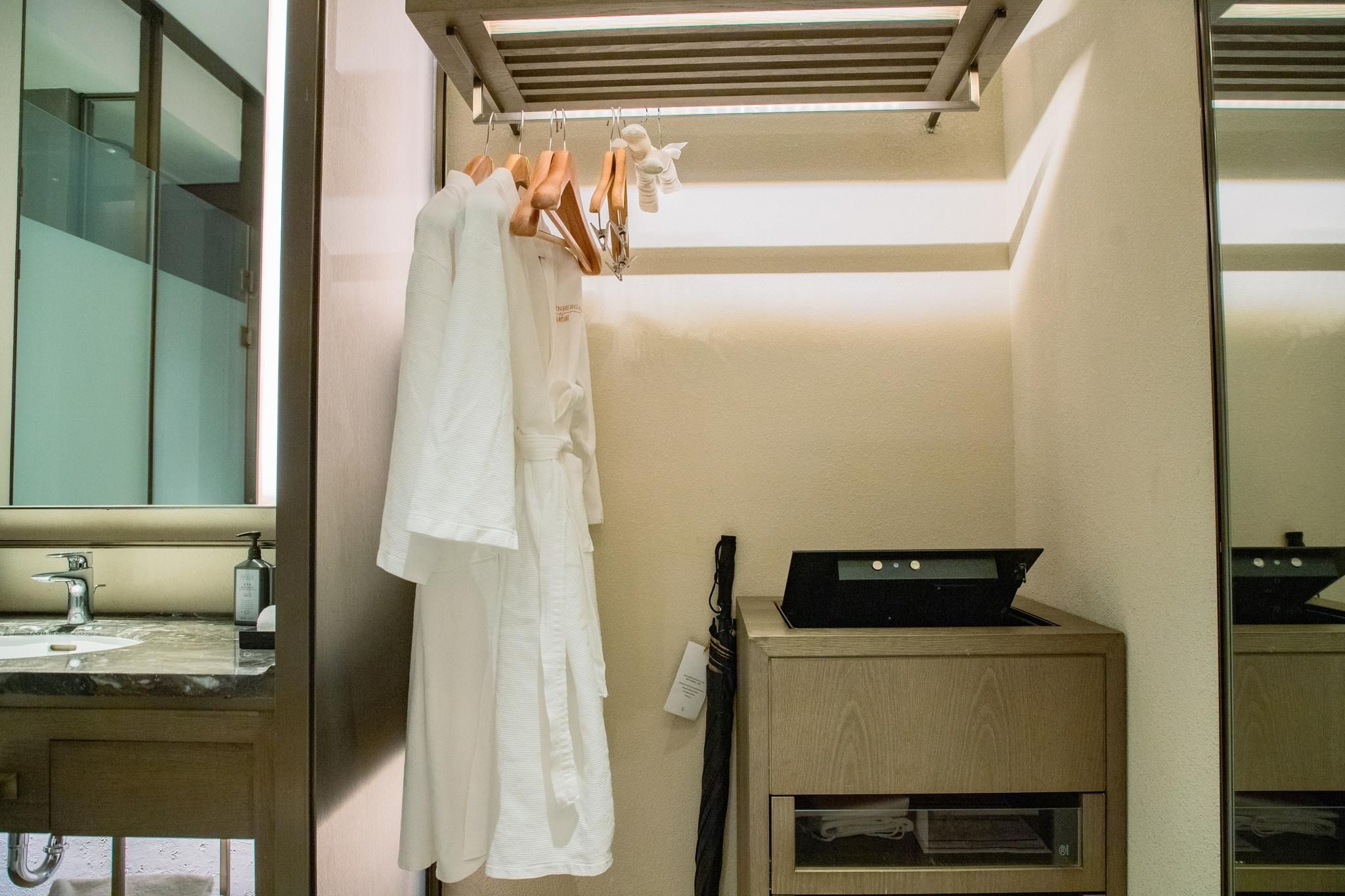 Steigenberger Hotel SUNAC Chongqing Luxury Twin Room with Garden View and Balcony 2