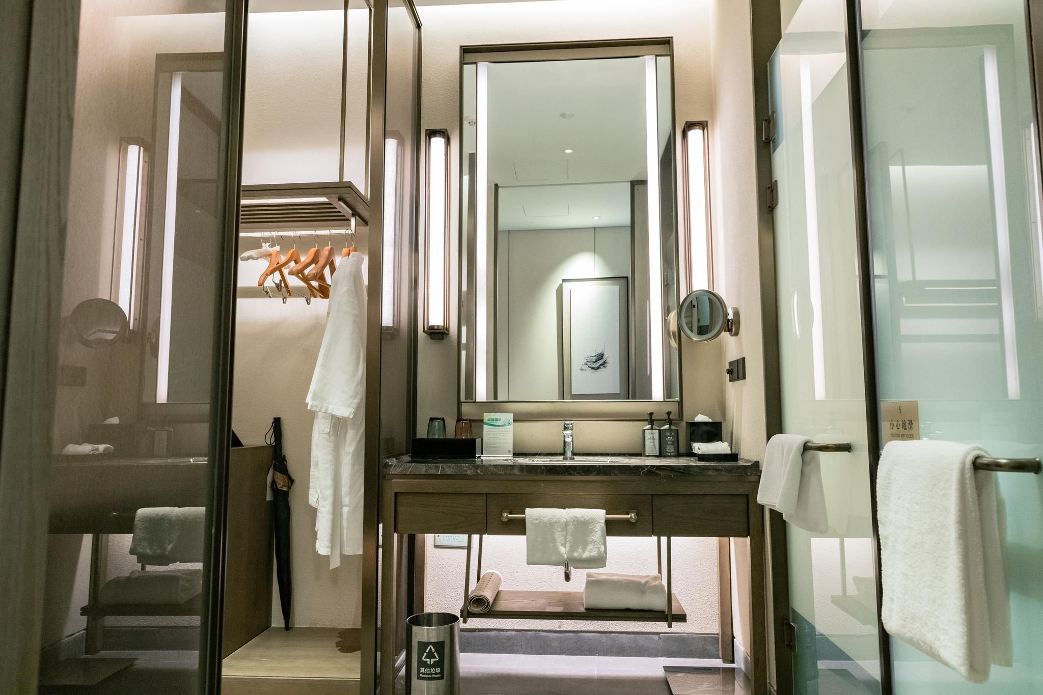 Deluxe Balcony Twin Room