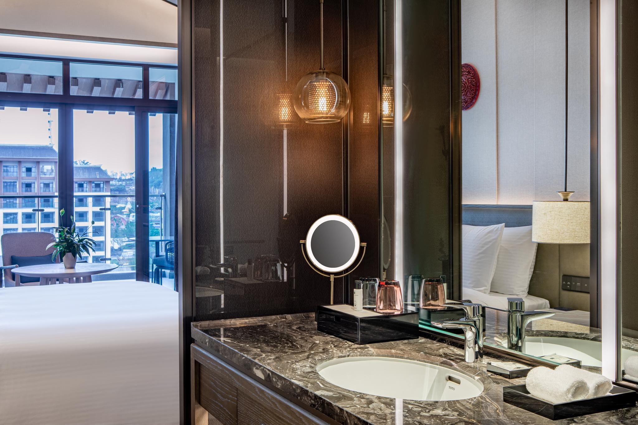 Steigenberger Hotel SUNAC Chongqing Deluxe 1 Bed Room with Balcony 2