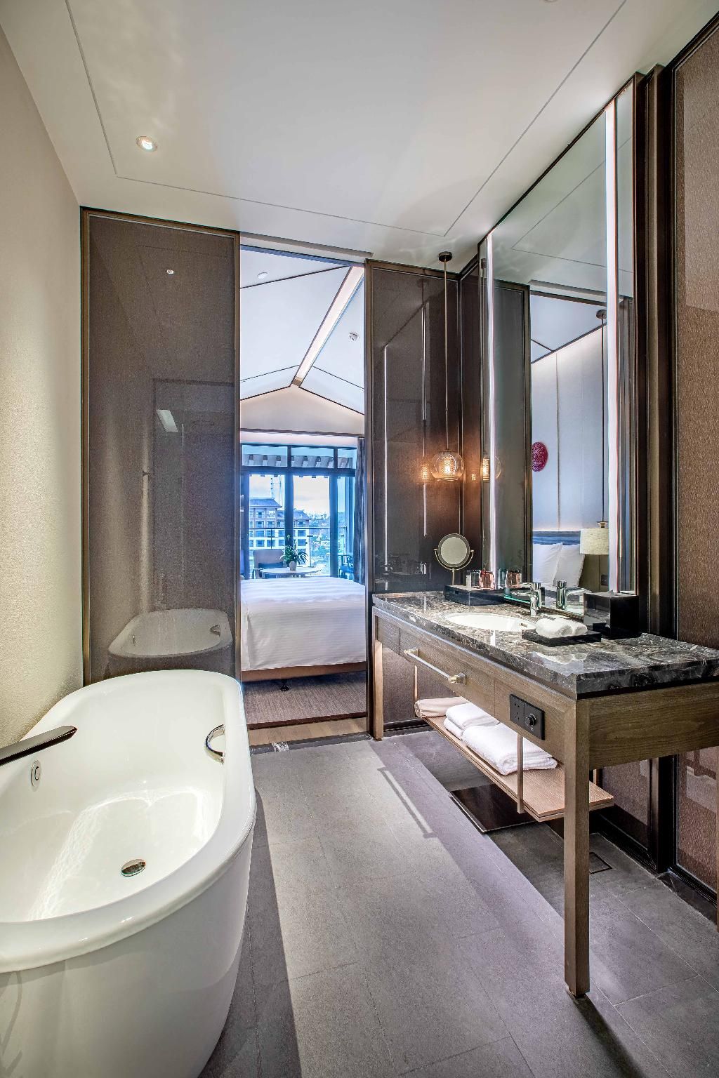 Steigenberger Hotel SUNAC Chongqing Luxury Queen Room with Garden View and Balcony 3