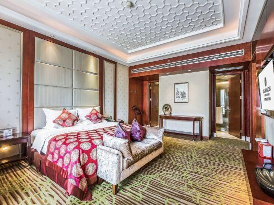 Rezen - Business Suite with River View